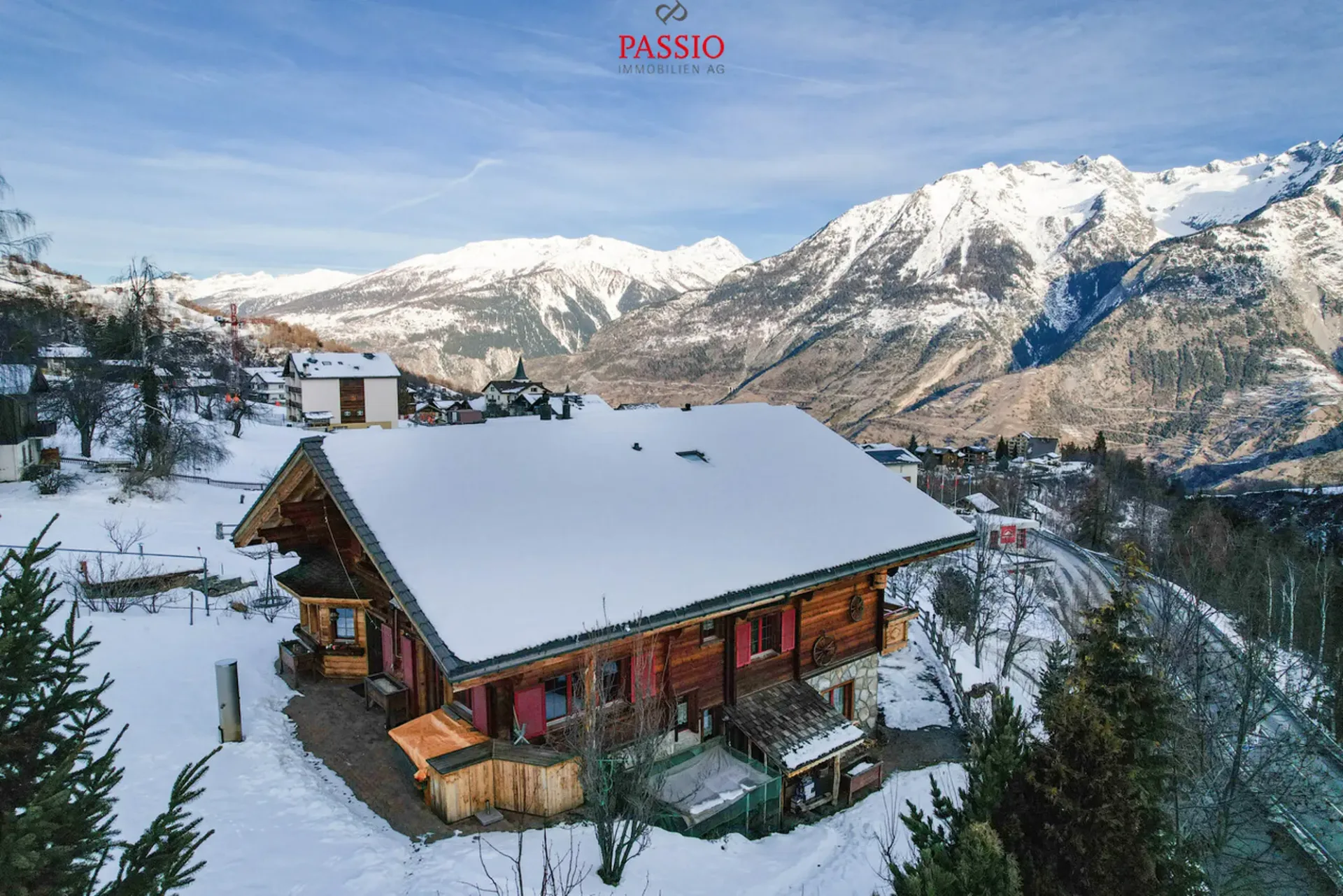 Alpines 6.5-Zimmer Lärchenholzhaus mit fantastischer Alpensicht