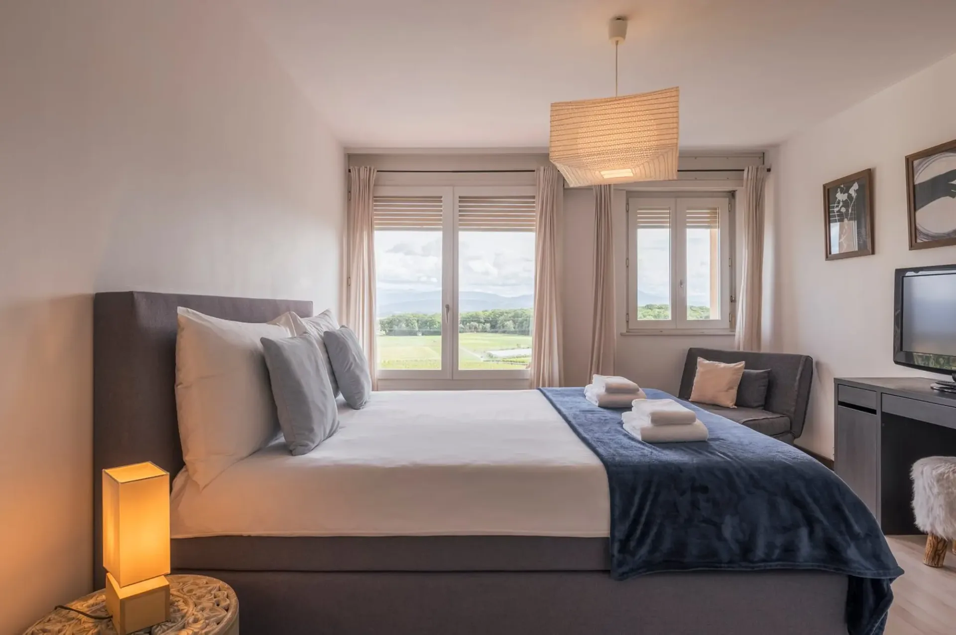 Großes möbliertes Zimmer 35 m² mit Seeblick, 4 km von Nyon, 6-Monats-Vertrag