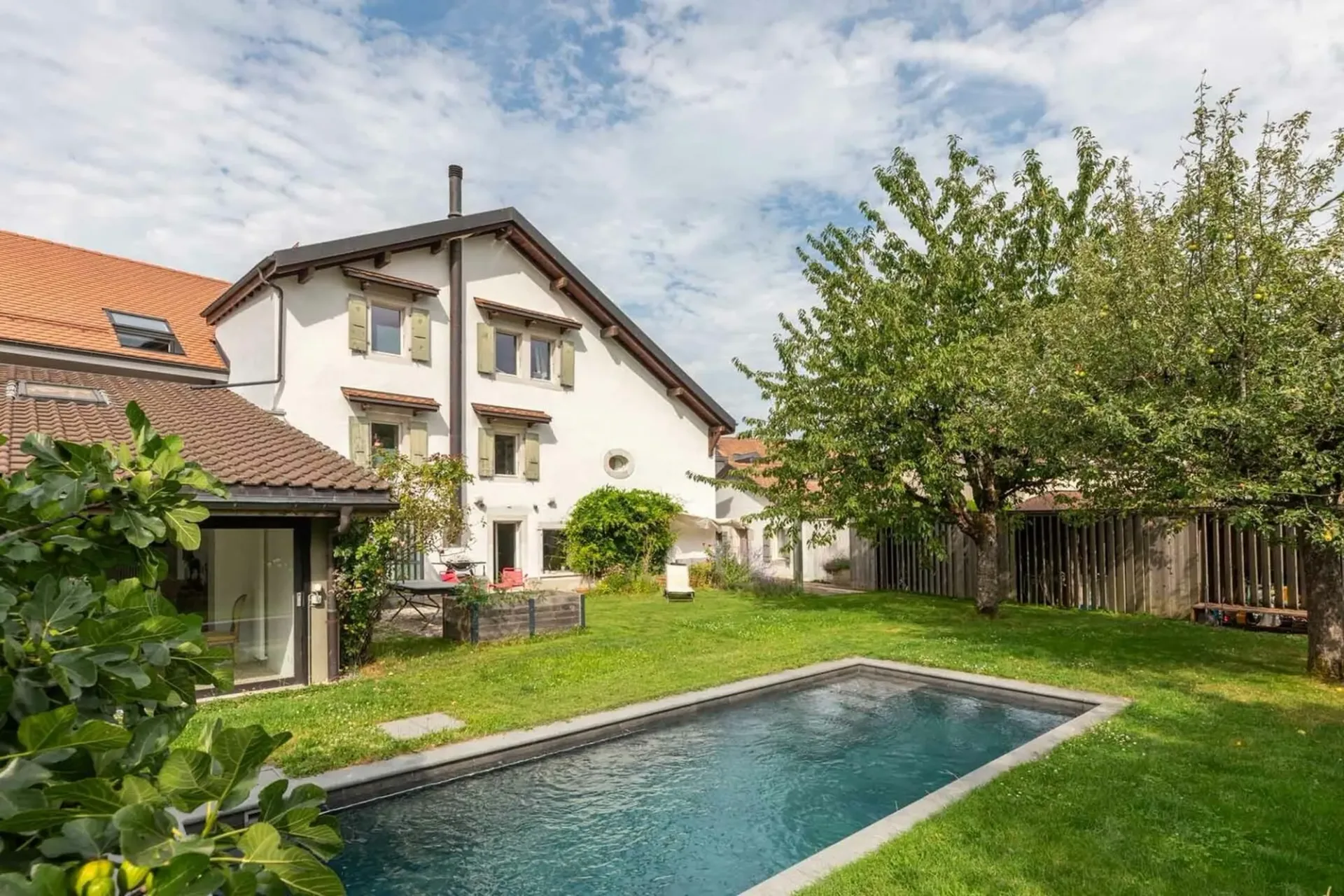 Maison de caractère avec piscine et potentiel de rendement