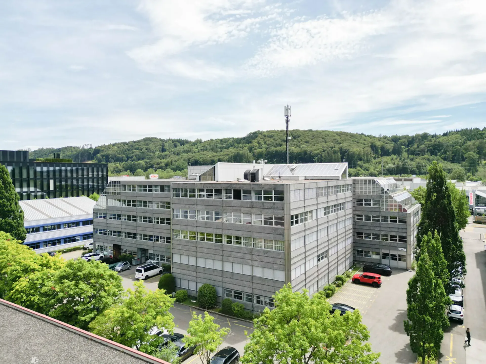 Zwei Gewerbeliegenschaften, ein attraktives Investment