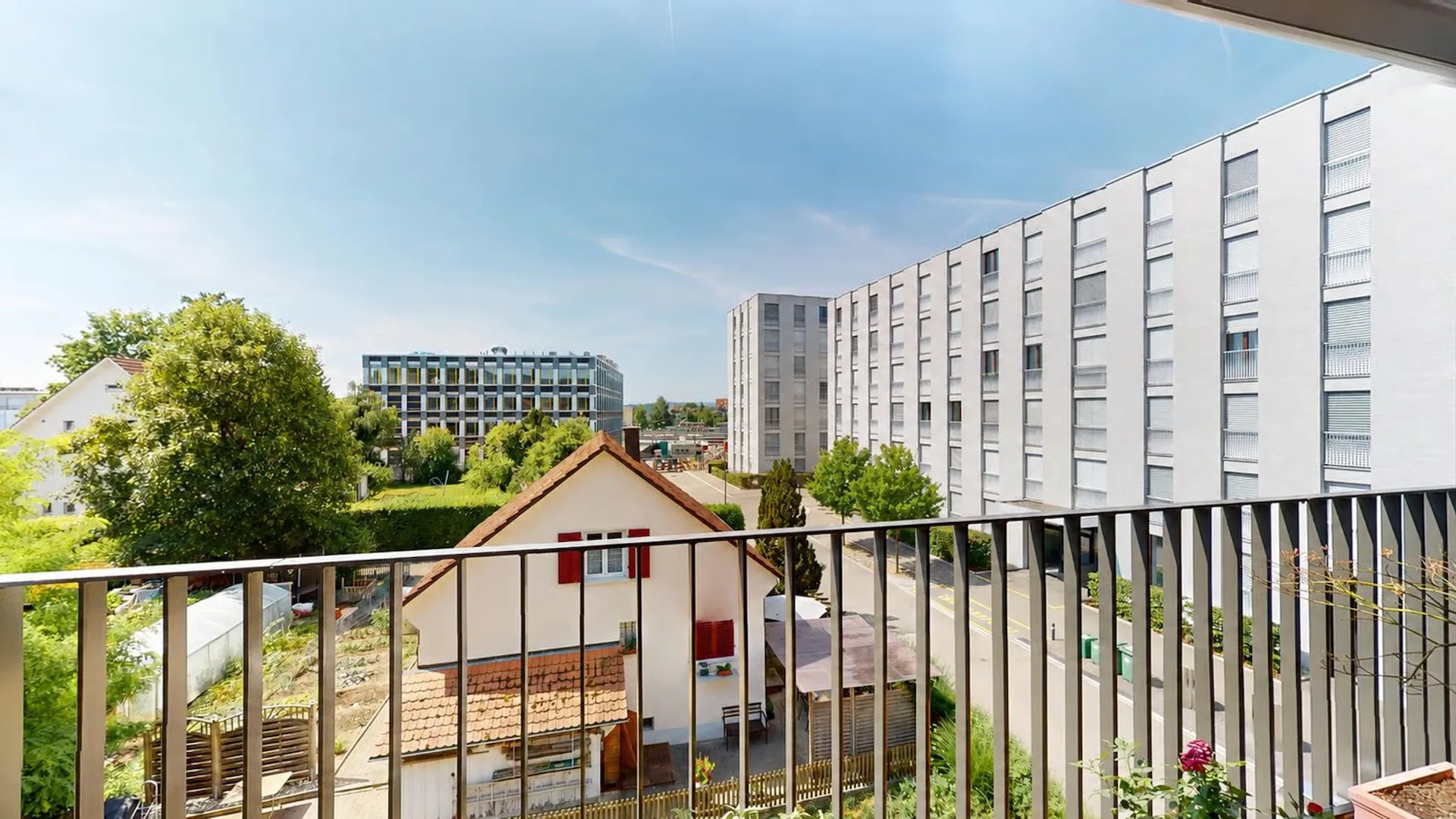 Very central and new 4.5-room apartment with high standards