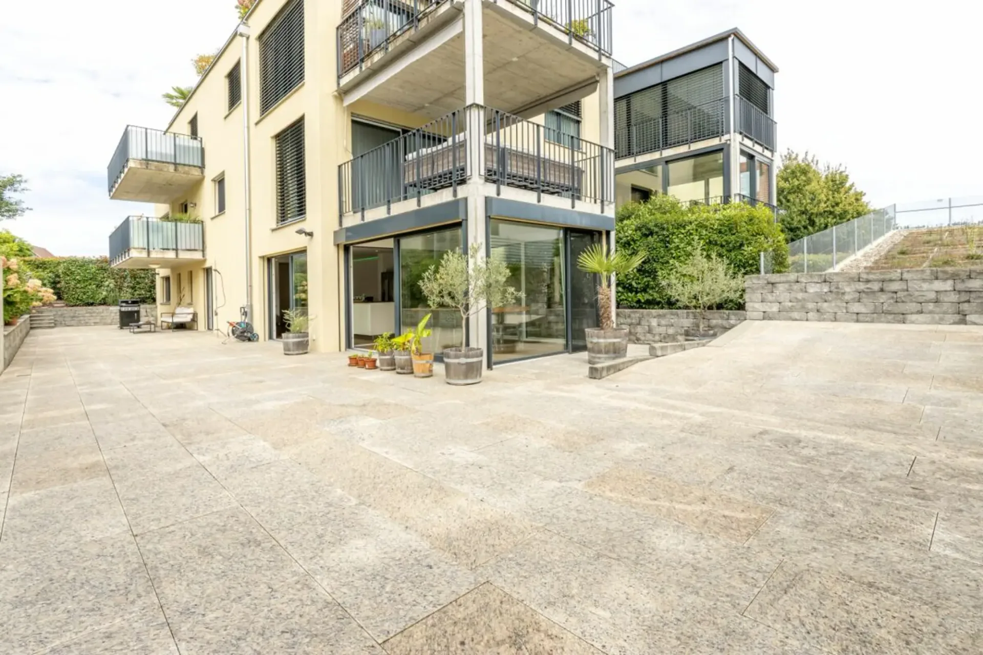 Moderne 4.5-Zimmer-Eigentumswohnung mit grossem Aussenbereich und Wintergarten