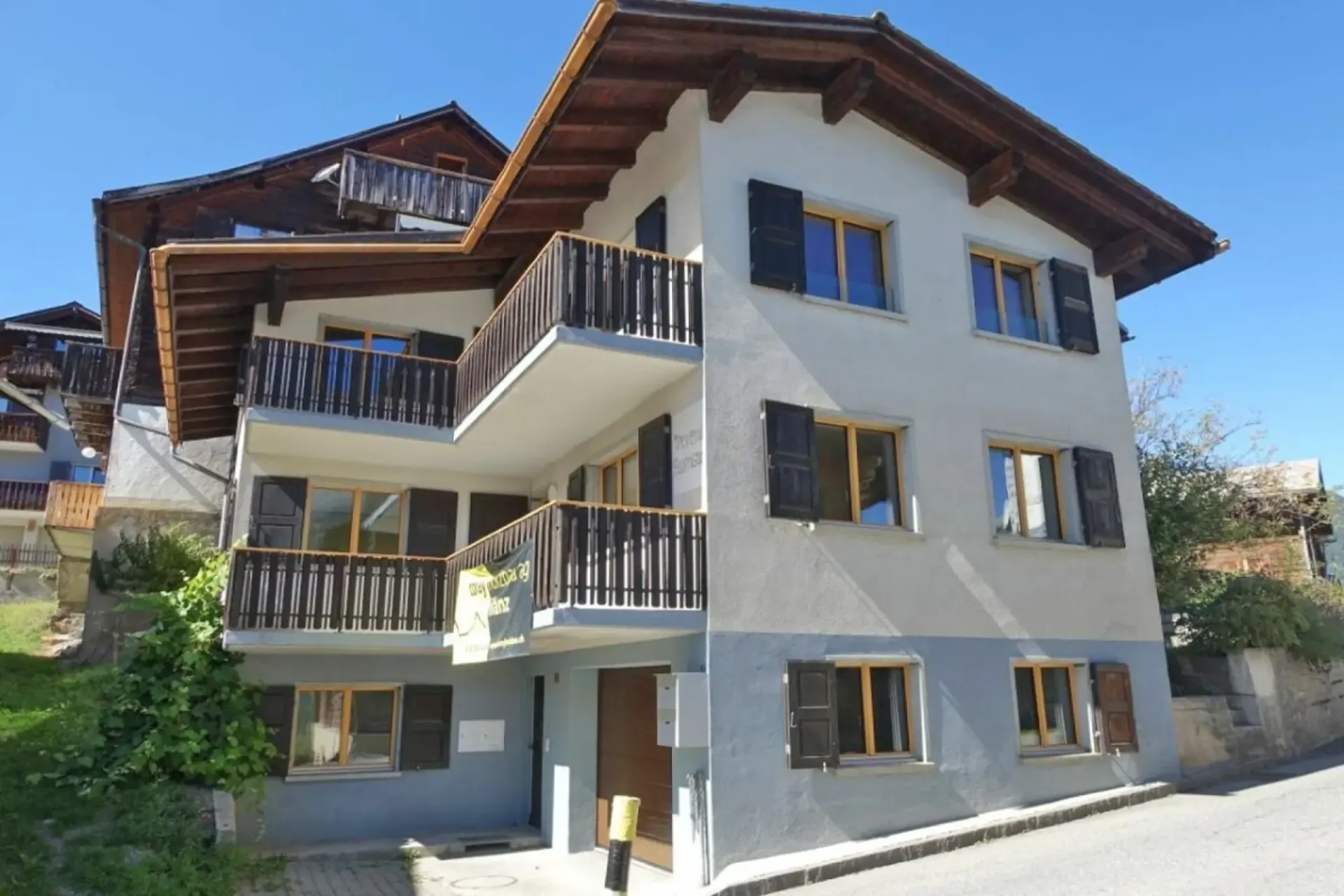 Casa a due famiglie con due appartamenti di 4,5 locali, appartamento n. 2
