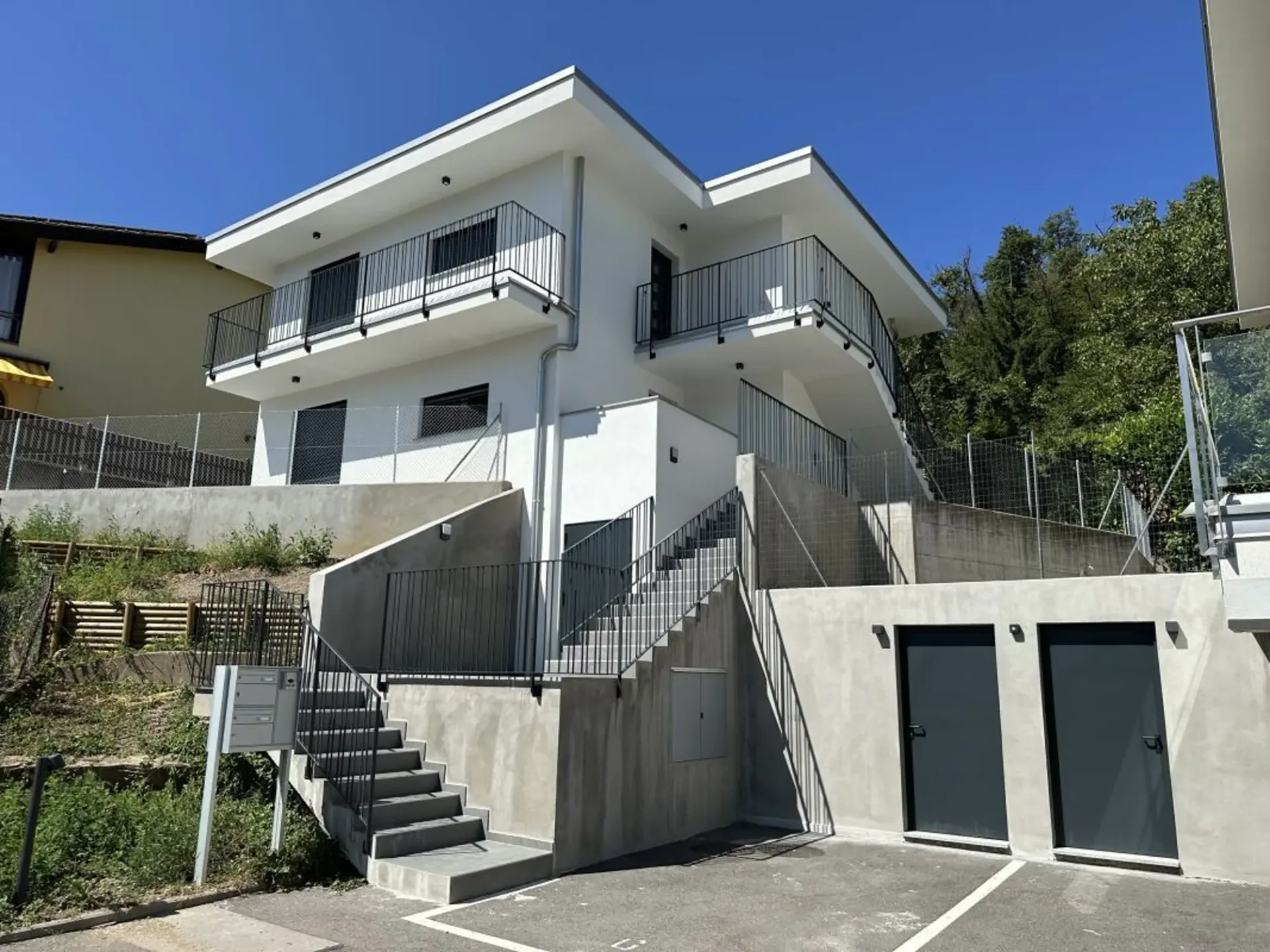 Nuovo e moderno appartamento di 3.5 locali con giardino privato e terrazza Mendrisio Arzo