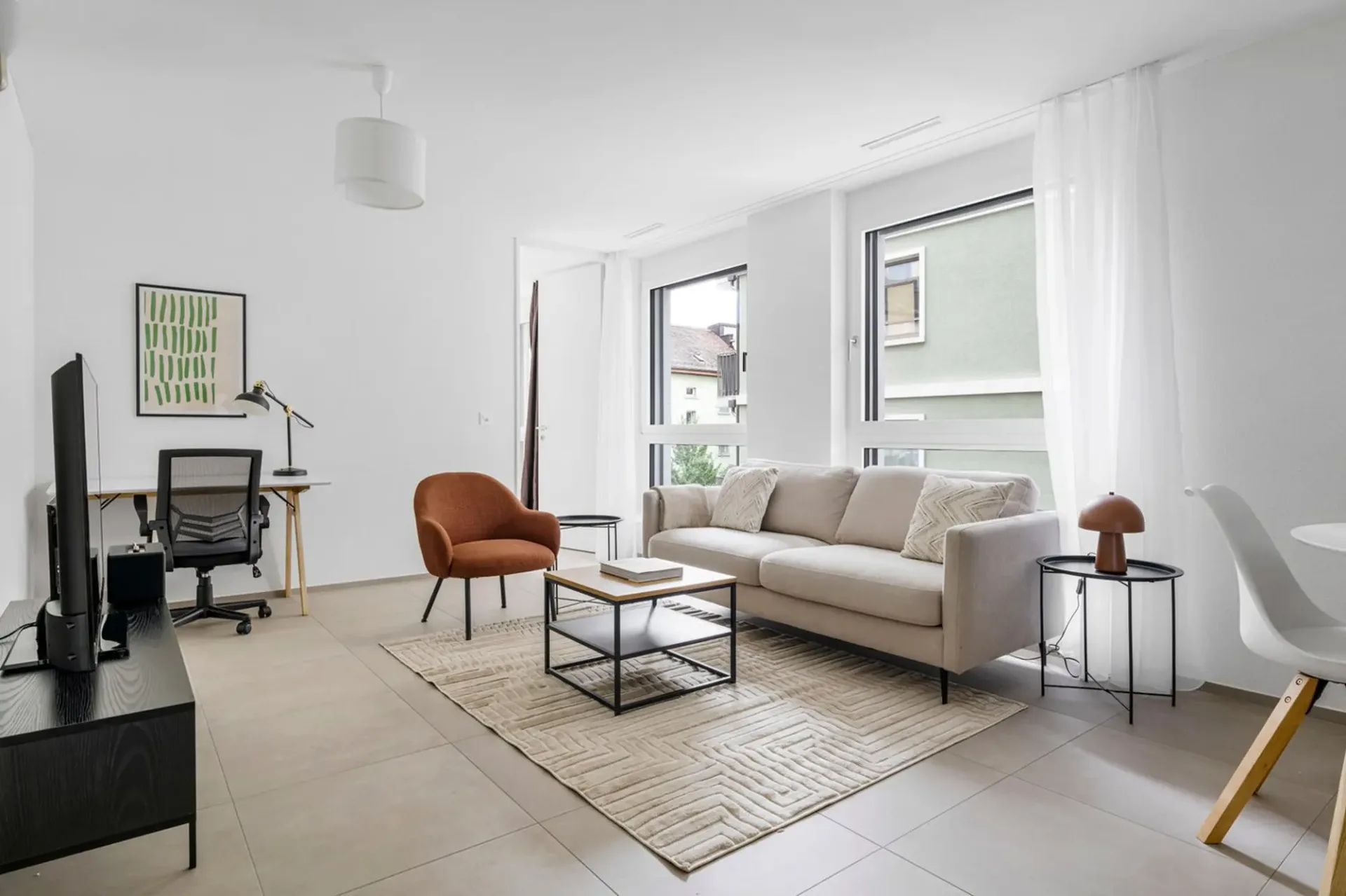 Modern 2-Room Apartment in Zürich's Vibrant District 5