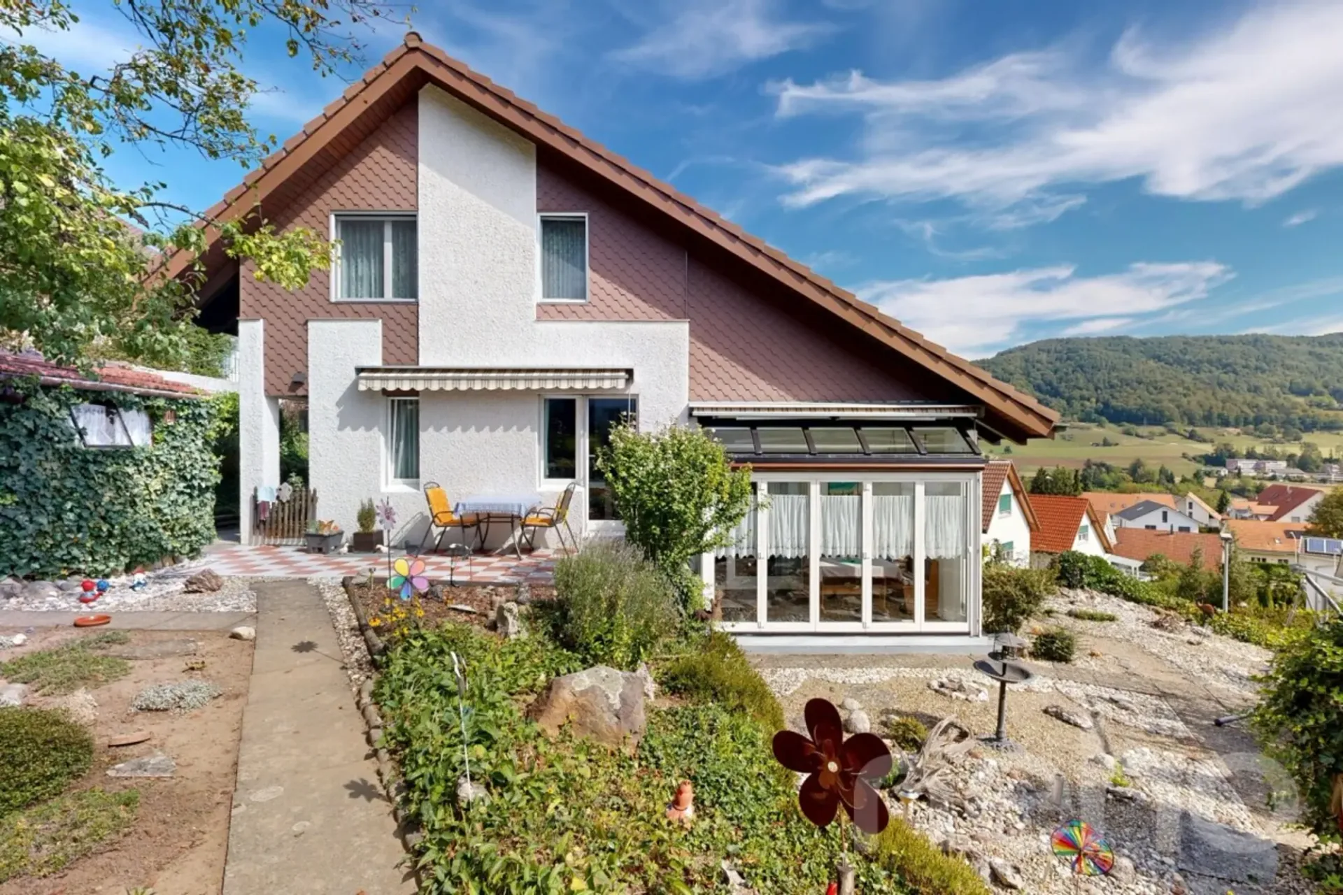 Freistehendes Einfamilienhaus mit unverbaubarer Aussicht
