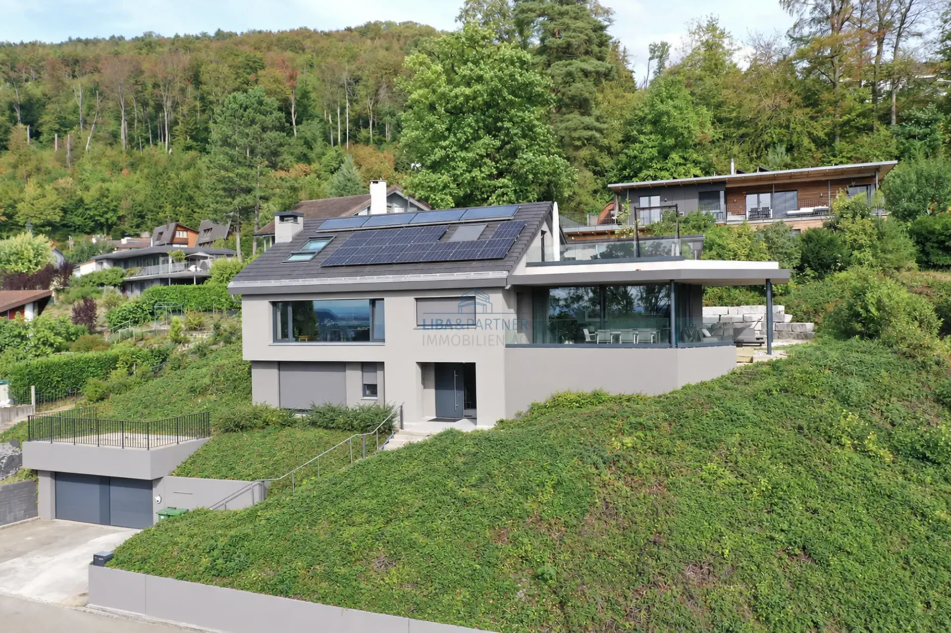 Exklusives Mehrgenerationenhaus mit Weitblick und modernem Wohnkomfort
