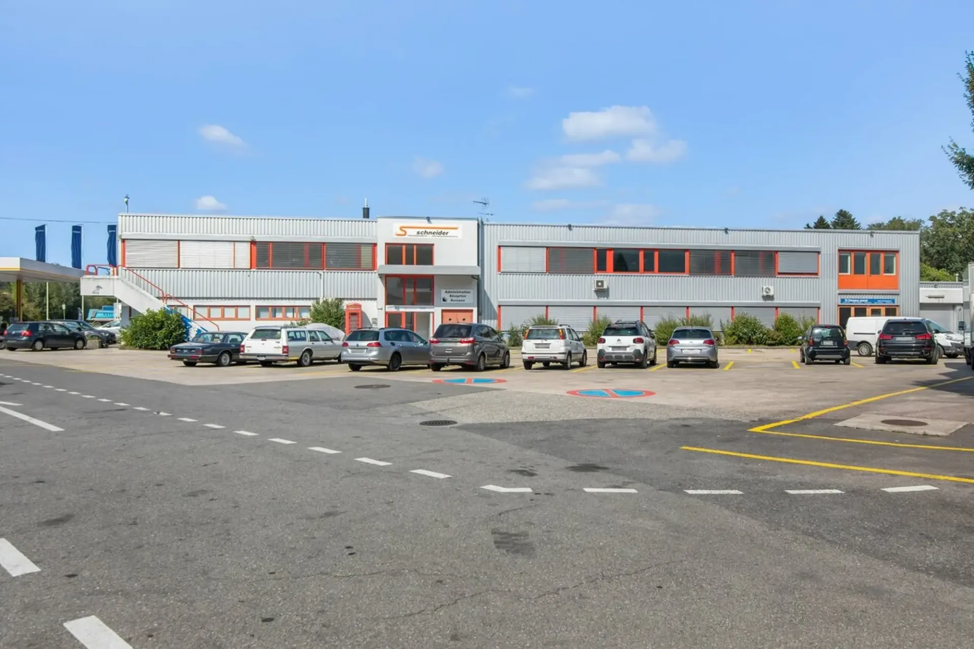 Fläche von 555m2 - Showroom - Büros oder Lokale