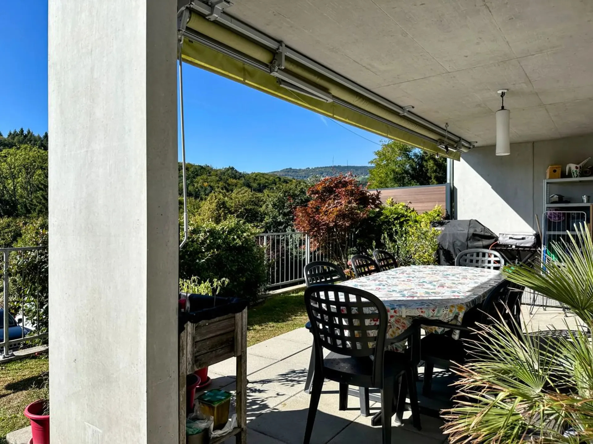 Schönes Familienapartment mit Balkon-Garten und freier Aussicht