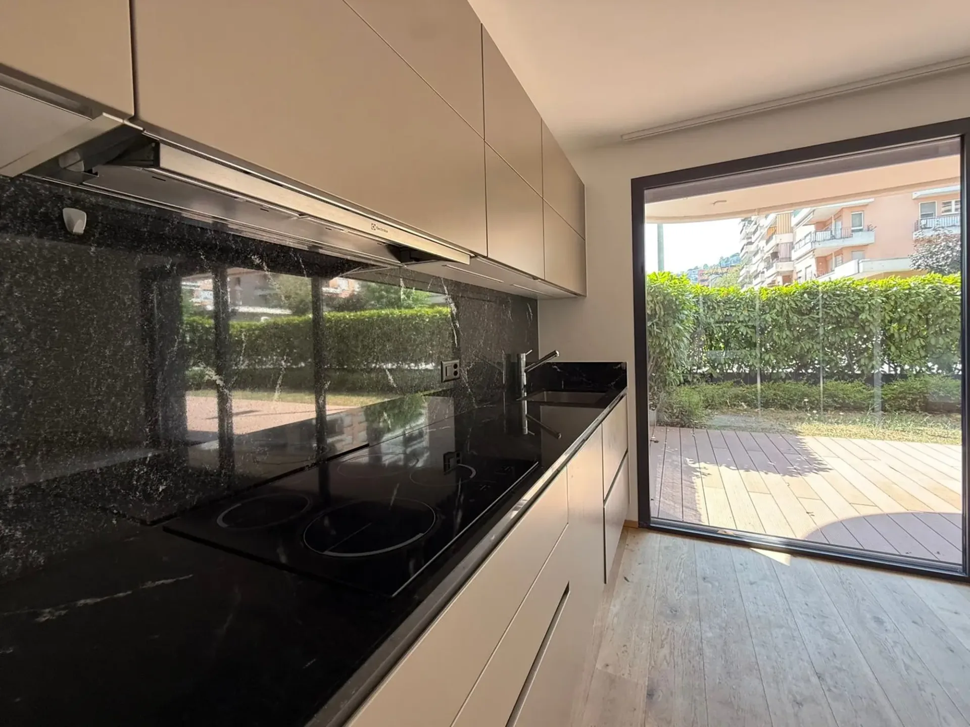 Appartamento di lusso di 4,5 locali con giardino