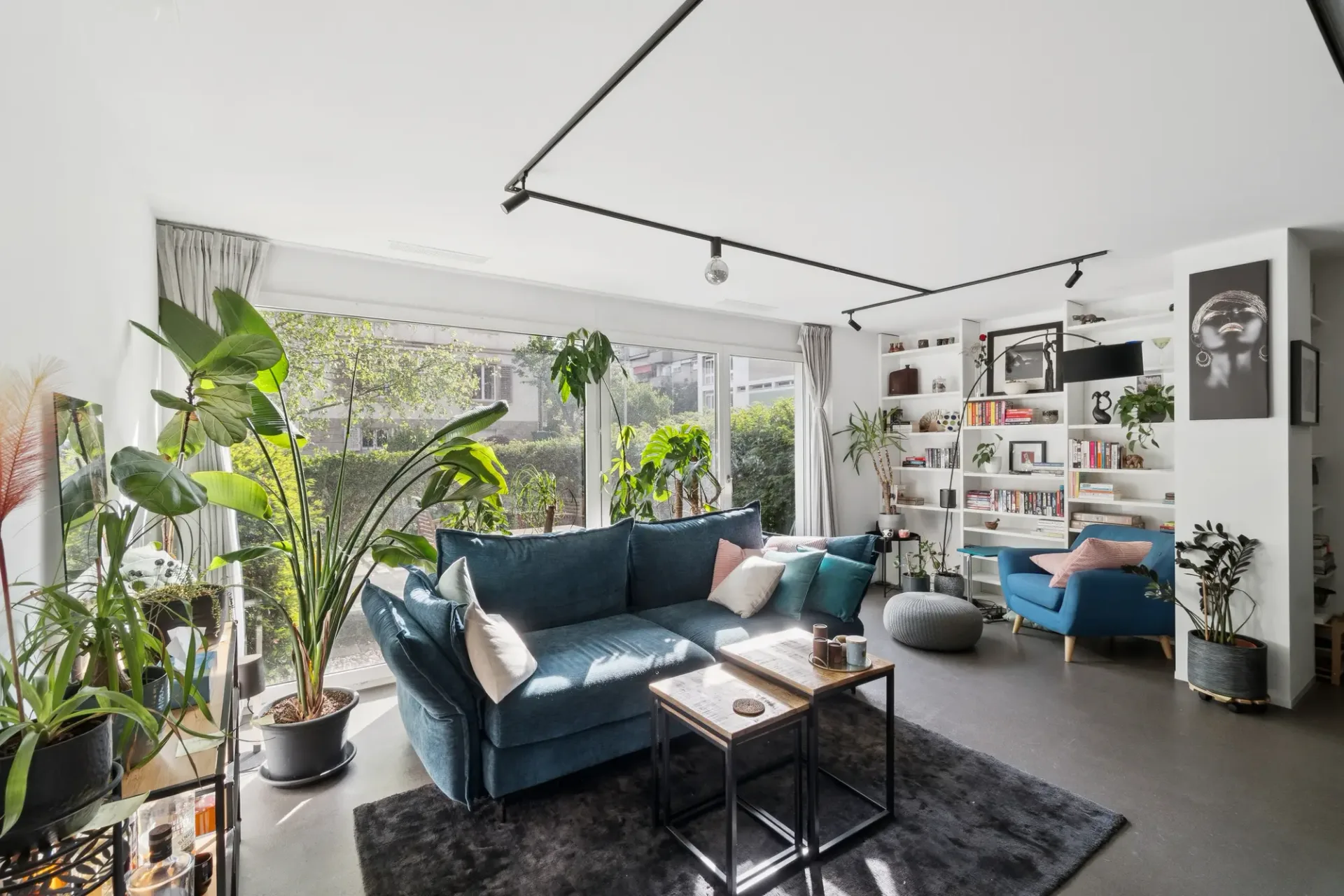 "Small & fine" - perfect retreat with garden seating