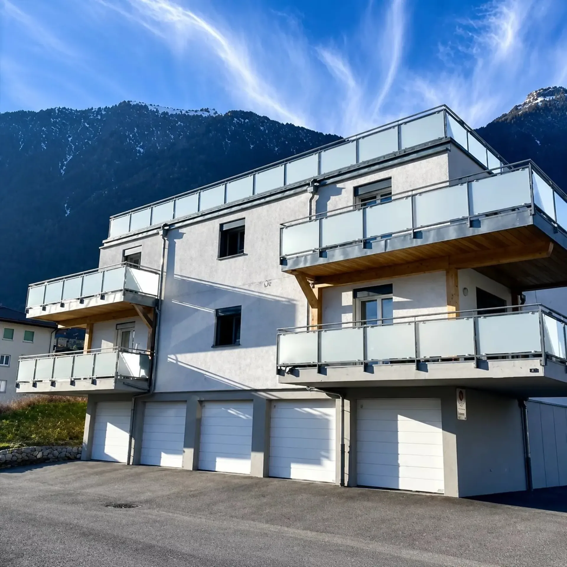 Vollständig ? 2.5-Zimmer-Wohnung mit großem Balkon und freier Sicht