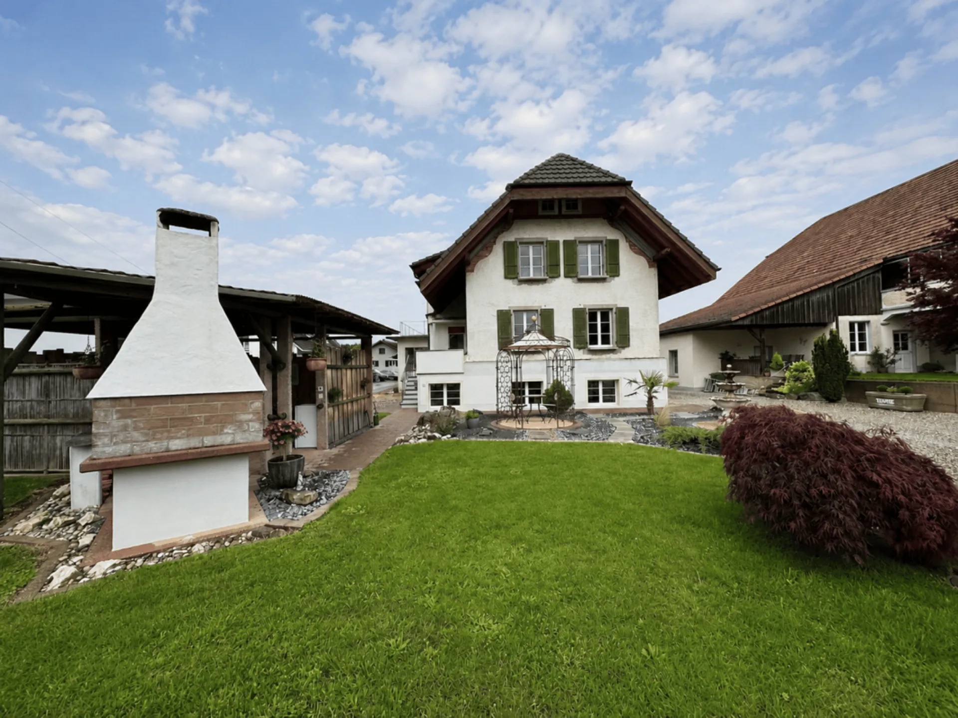 Liebevoll saniertes Wohnhaus mit Werkstatt und viel Platz für Ihre Fahrzeuge