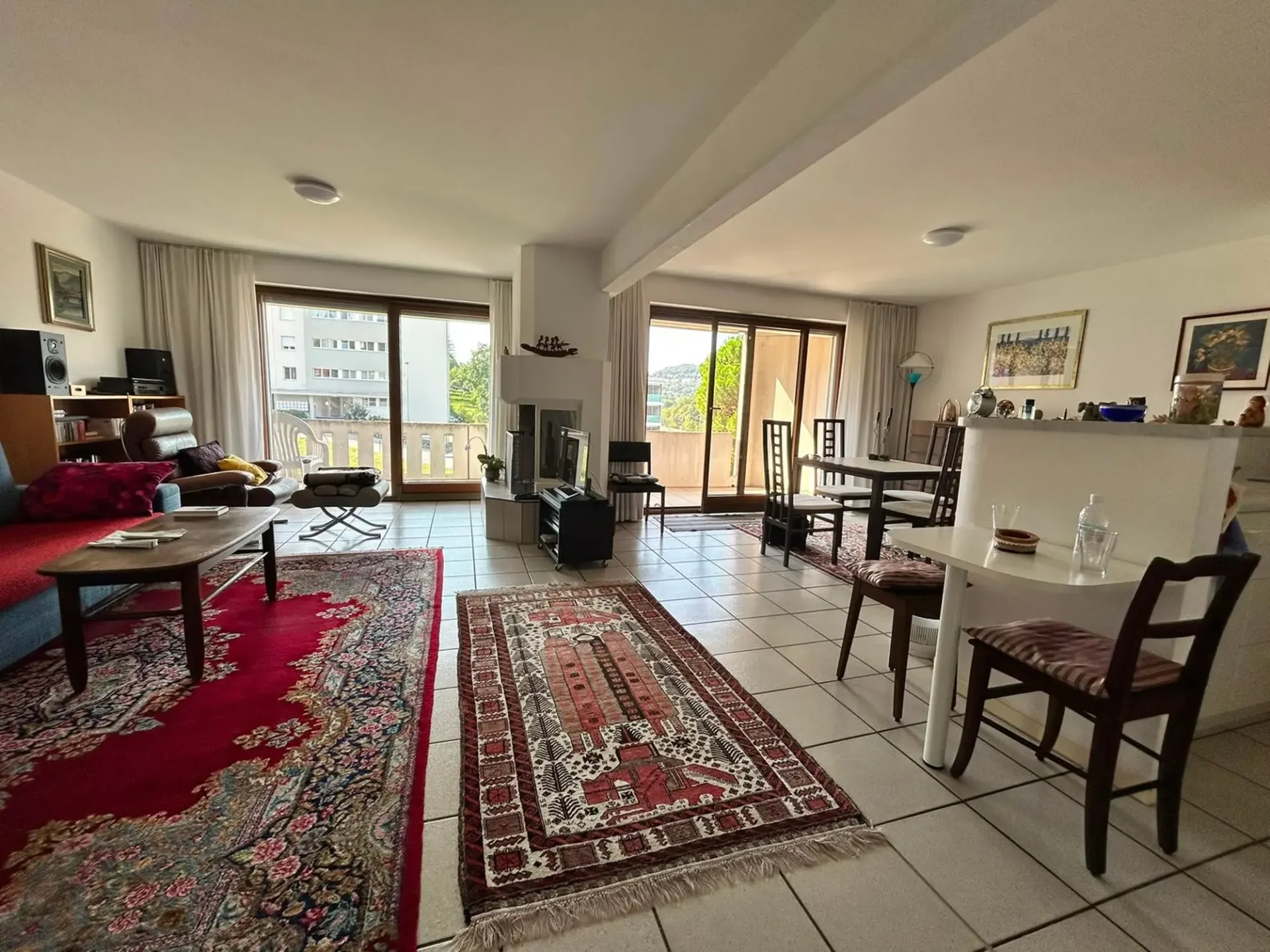 Elegant 3.5-room apartment for sale in Vezia with terrace