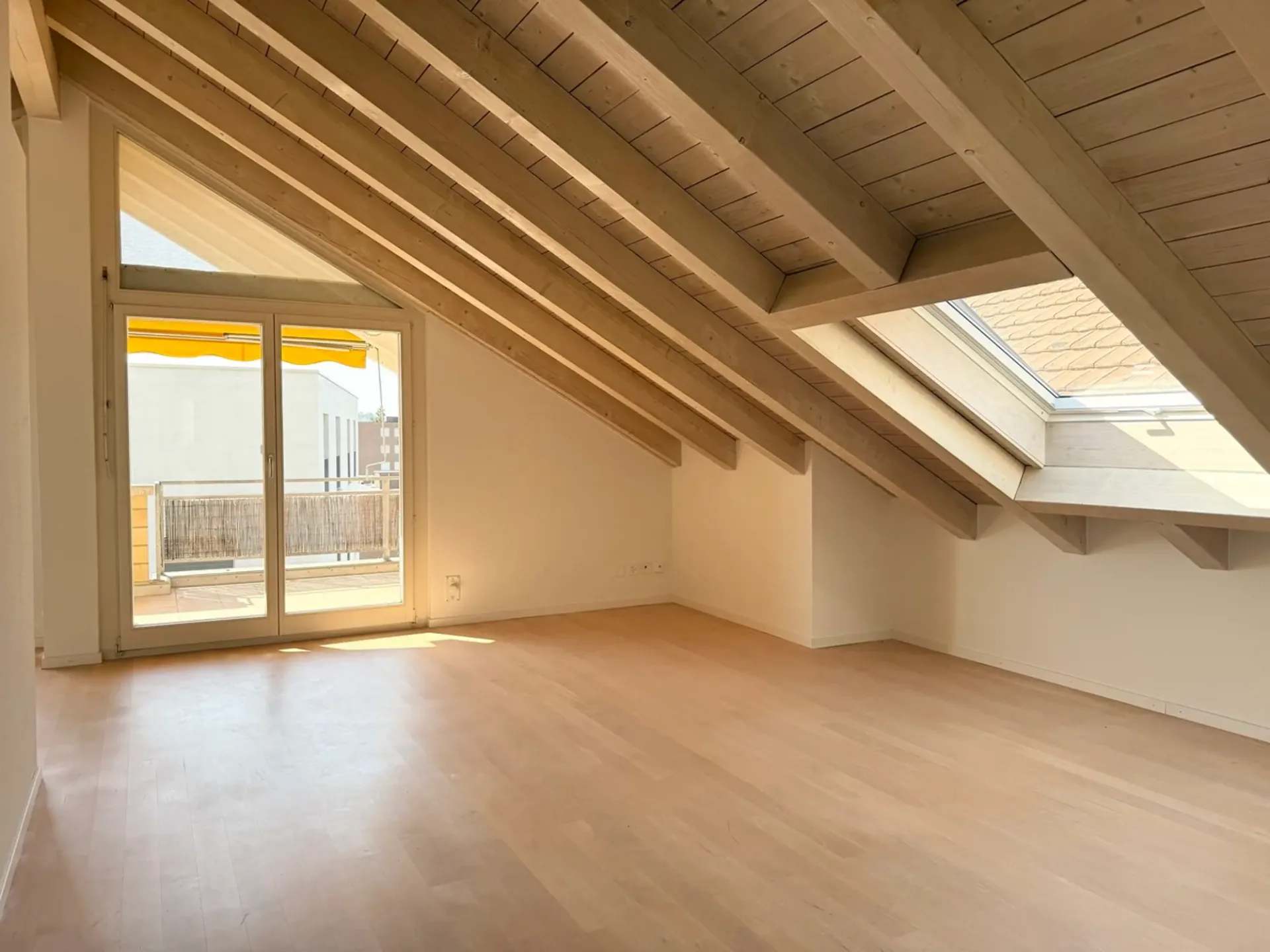 Charmante Dachwohnung an stadtnaher und sonniger Lage!