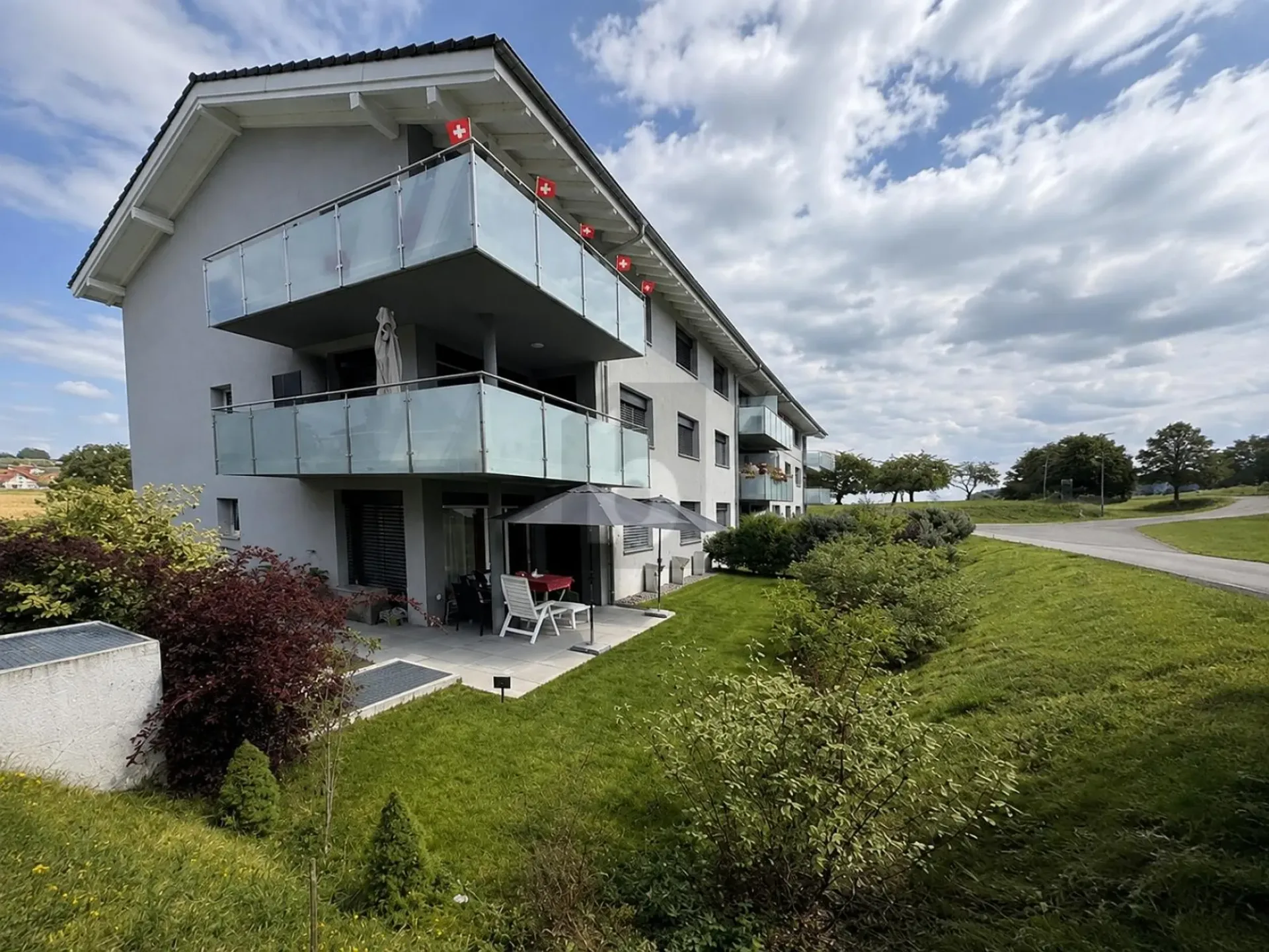 HELLUND GERAUMIG MIT GARTEN