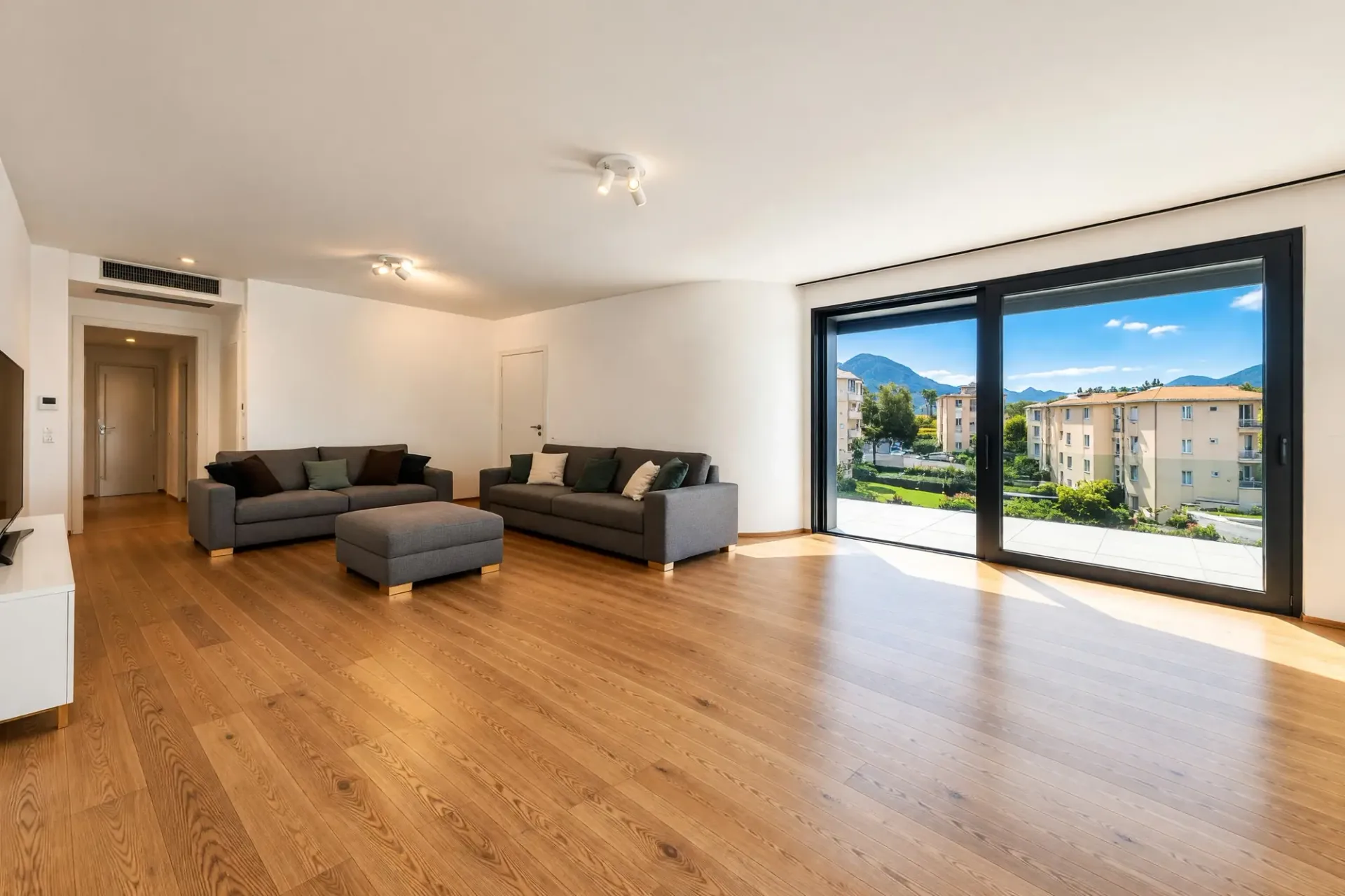 Elegantes Dachgeschoß 4,5 mit privatem Dachgarten und angenehmer Aussicht