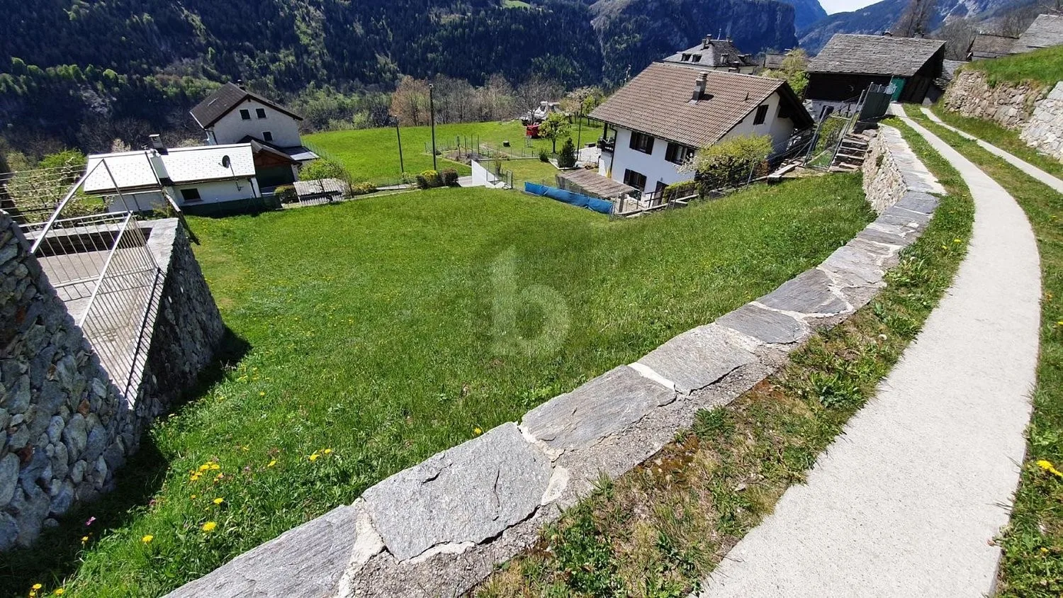 IN POSIZIONE SOLEGGIATA CON VISTA APERTA