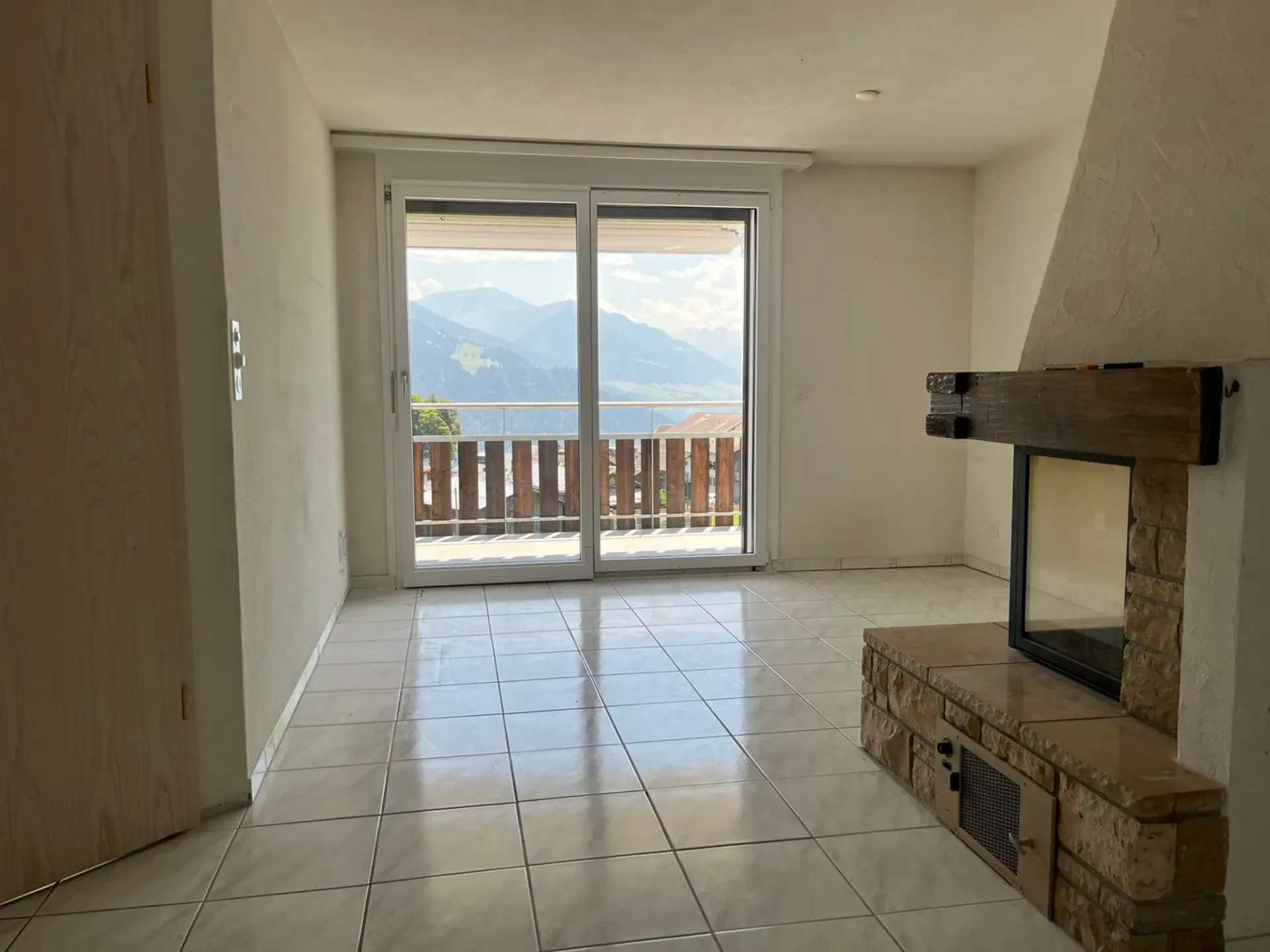 2.5-Zimmerwohnung mit Bergpanorama in Falera (Zweitwohnsitz)