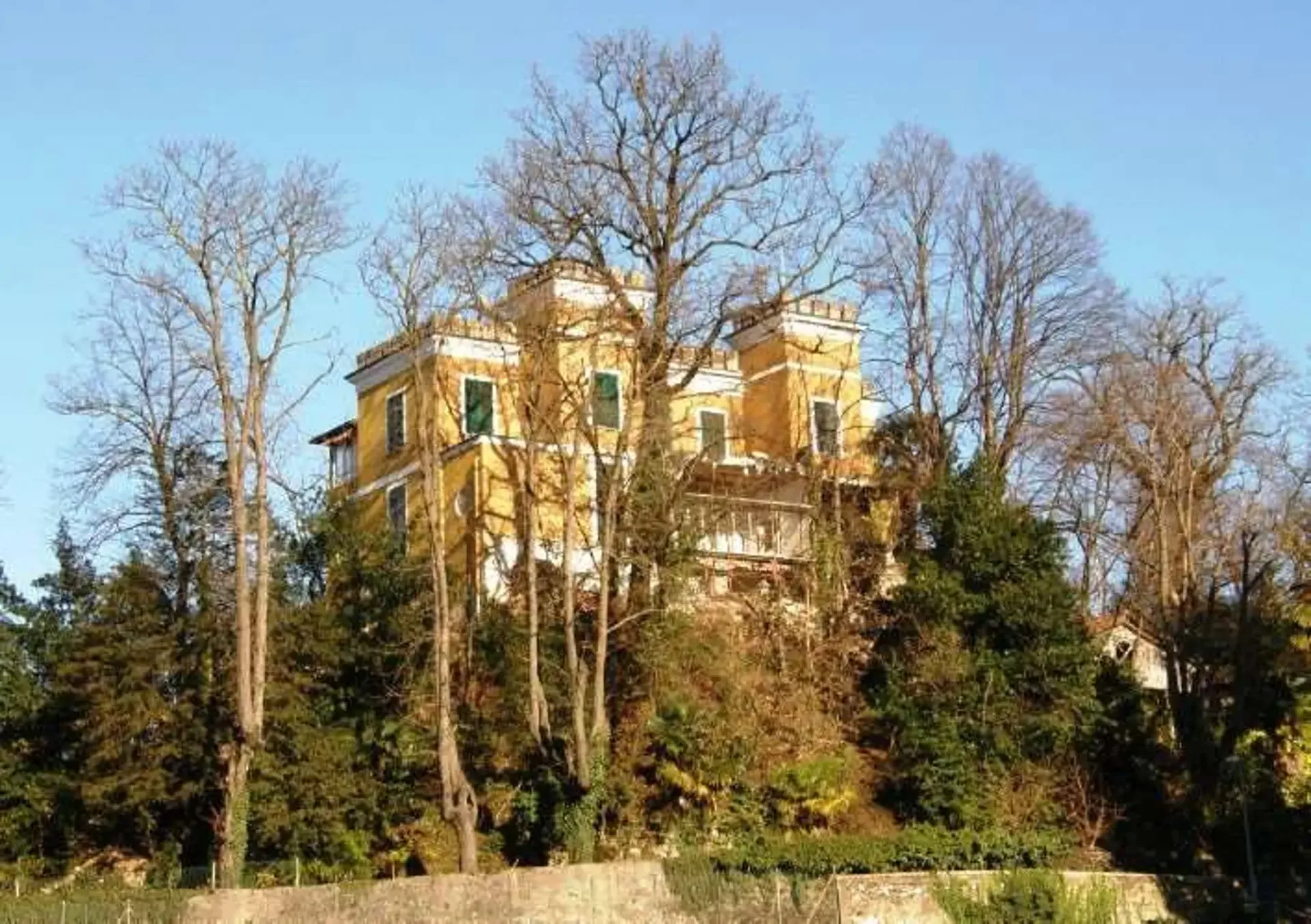 Große Villa in Stabio zur Renovierung