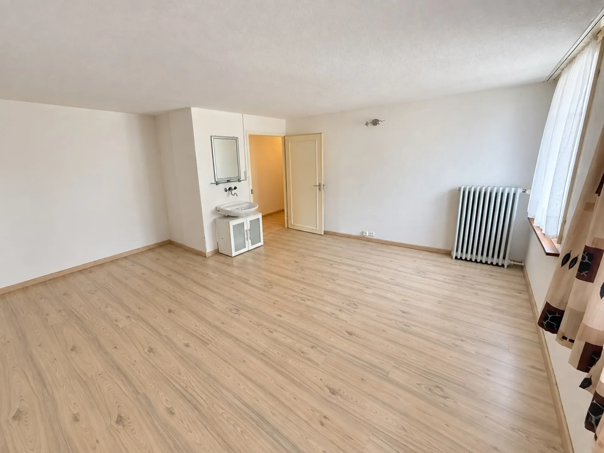 Vier Zimmer an ruhiger Lage – einzeln oder gemeinsam mietbar
