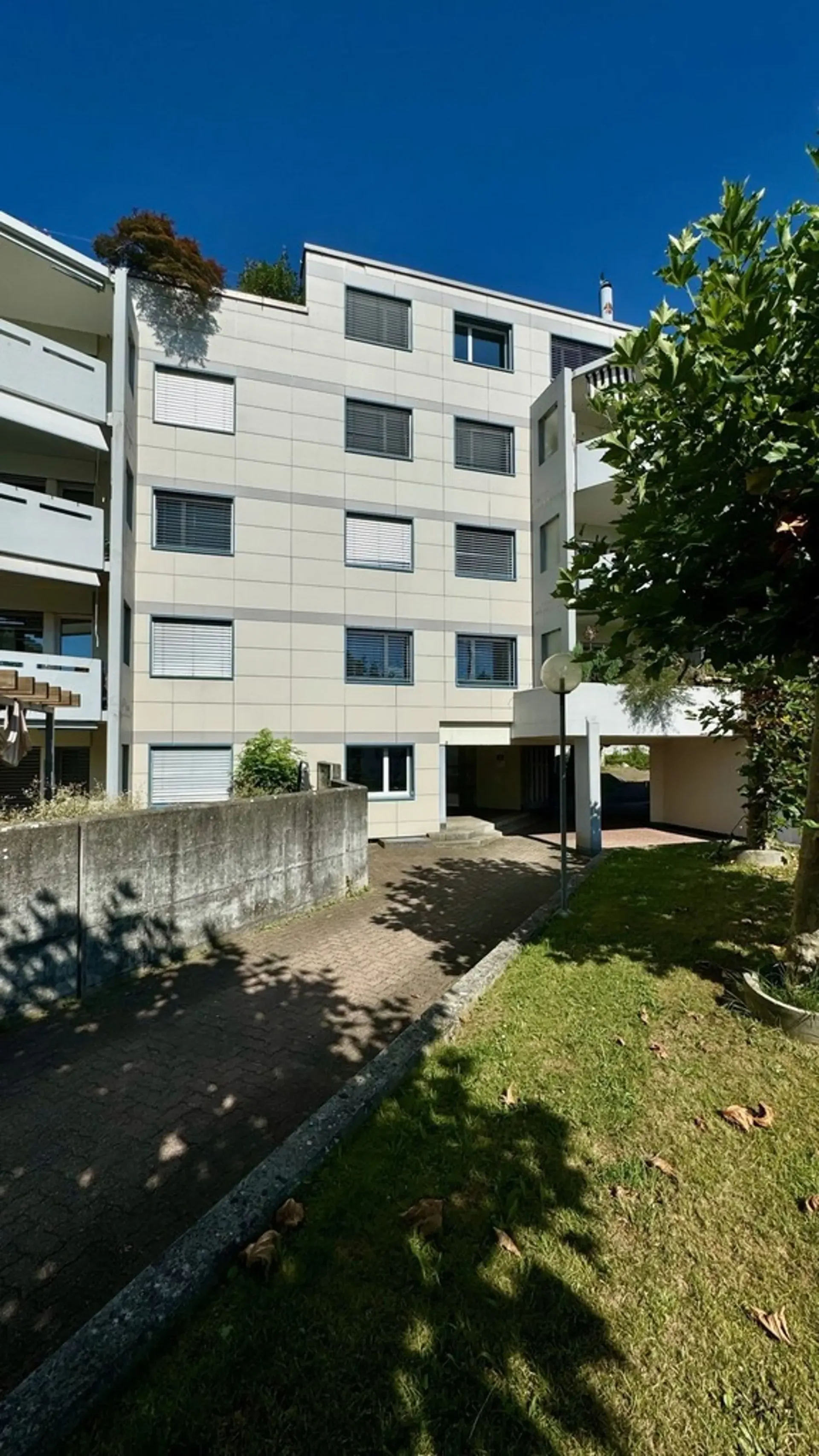 Wohnen mit Weitblick: 4.5-Zimmer-Wohnung in Adlikon mit grosszügiger Terrasse