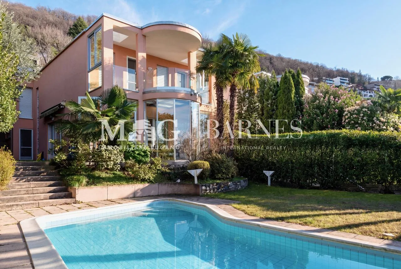 Montagnola, Collina d’Oro: Villa con piscina e vista lago