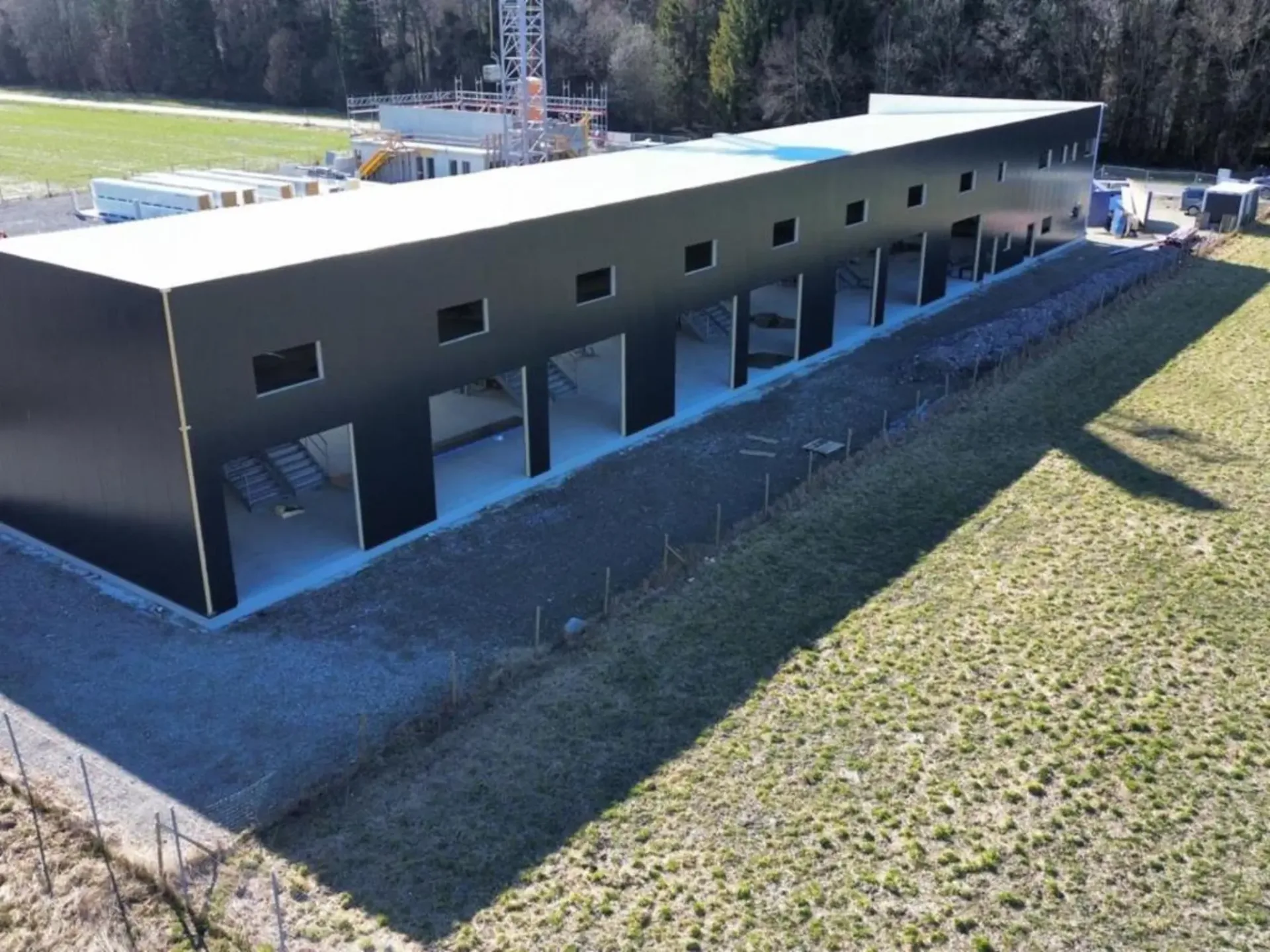 Aigle - Dépôt et bureaux sur plans