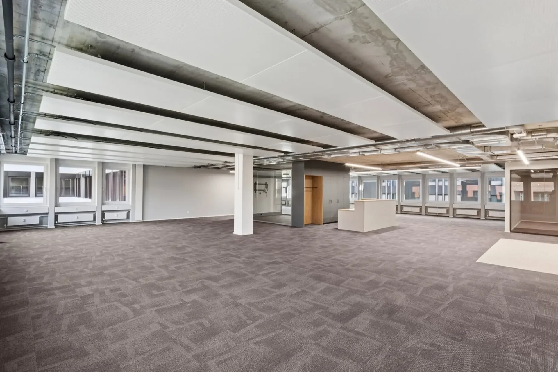 Revitalisiert, zertifiziert, flexibel: vollausgebaute Bürofläche im Attika (1'090m²)
