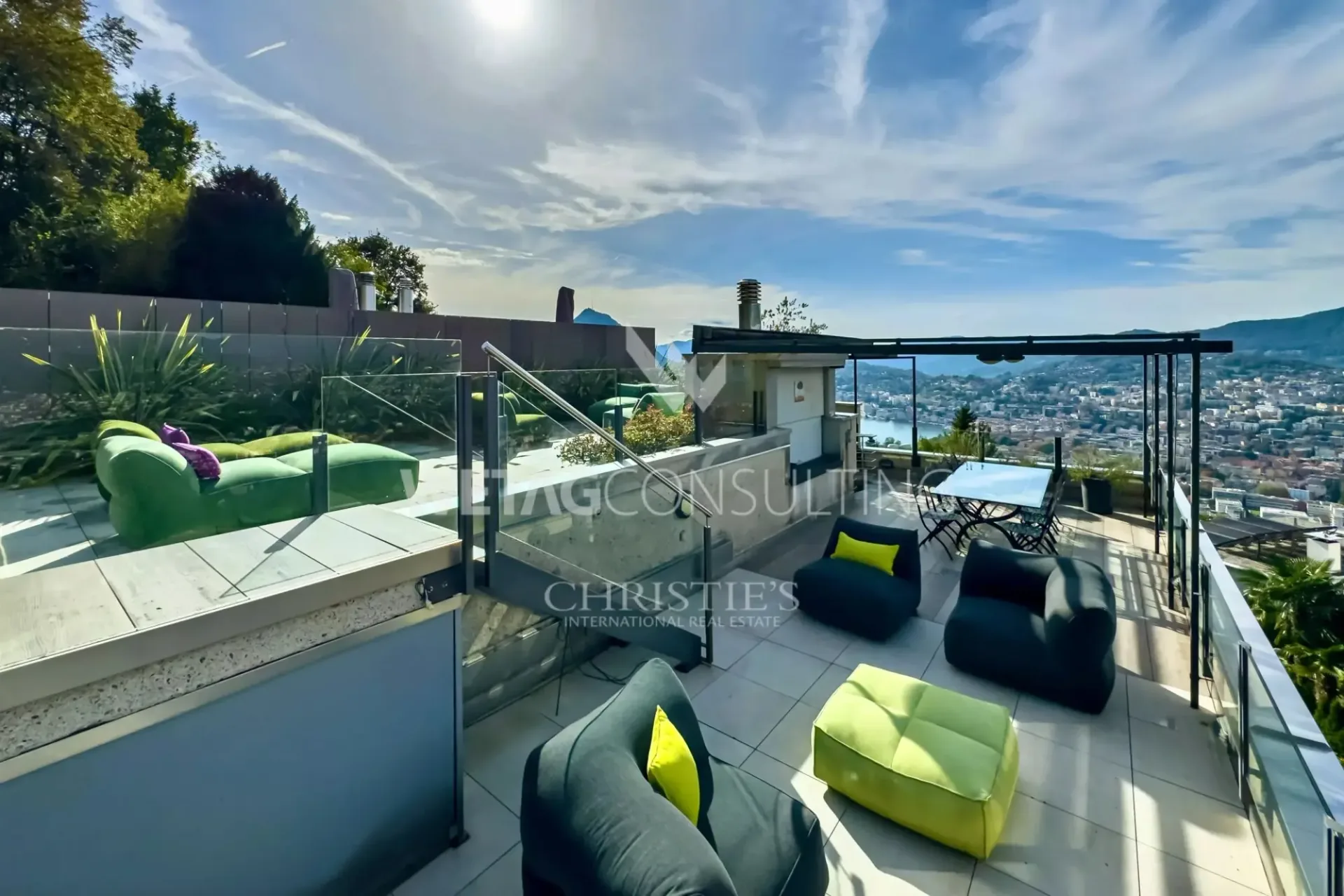 Lugano-Aldesago: modernes Penthouse mit herrlichem Seeblick, Dachterrasse zu verkaufen, auch als Zweitwohnsitz möglich