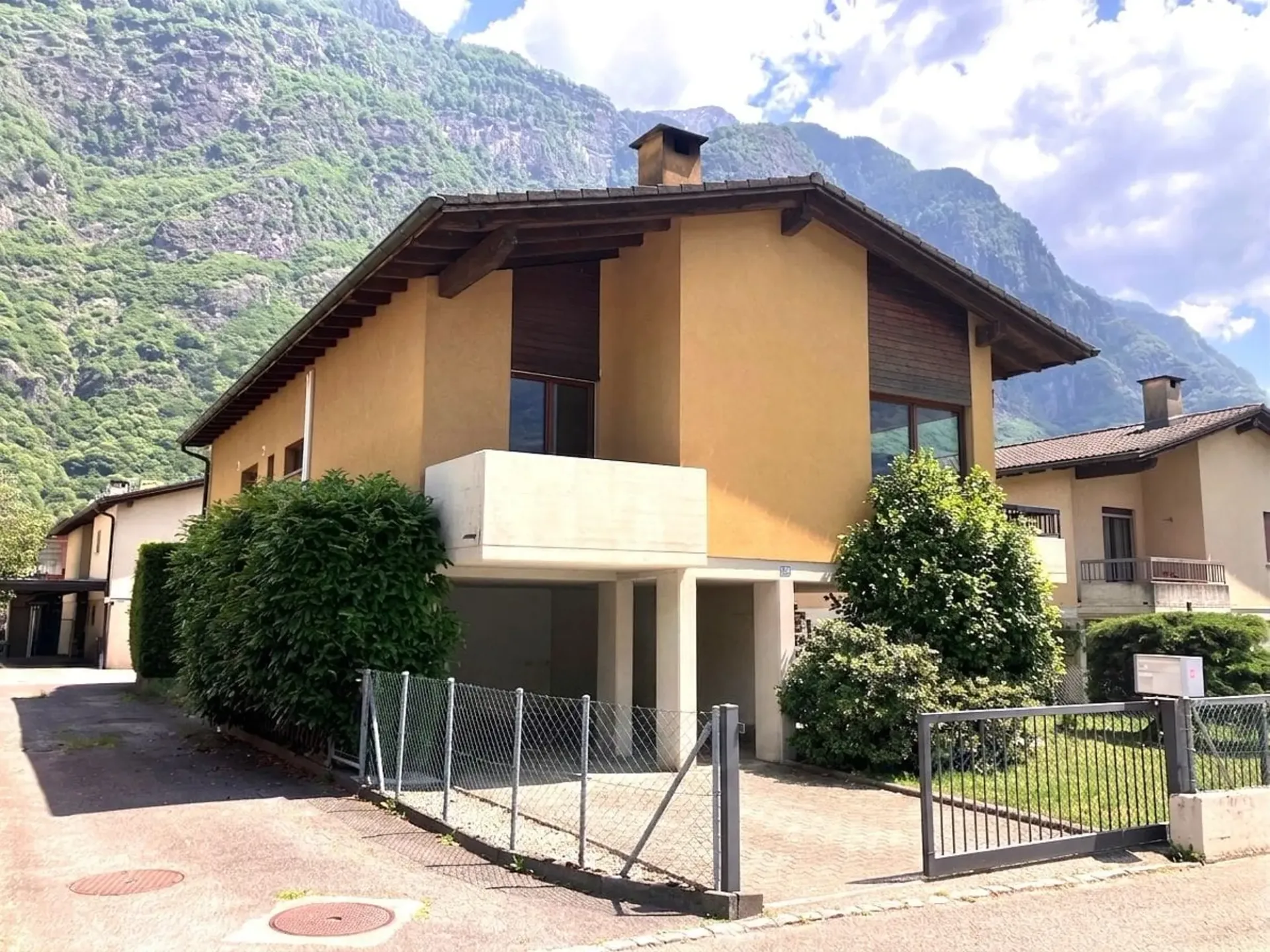 Freistehendes 6.5-Zi.-Einfamilienhaus mit Garten in Biasca