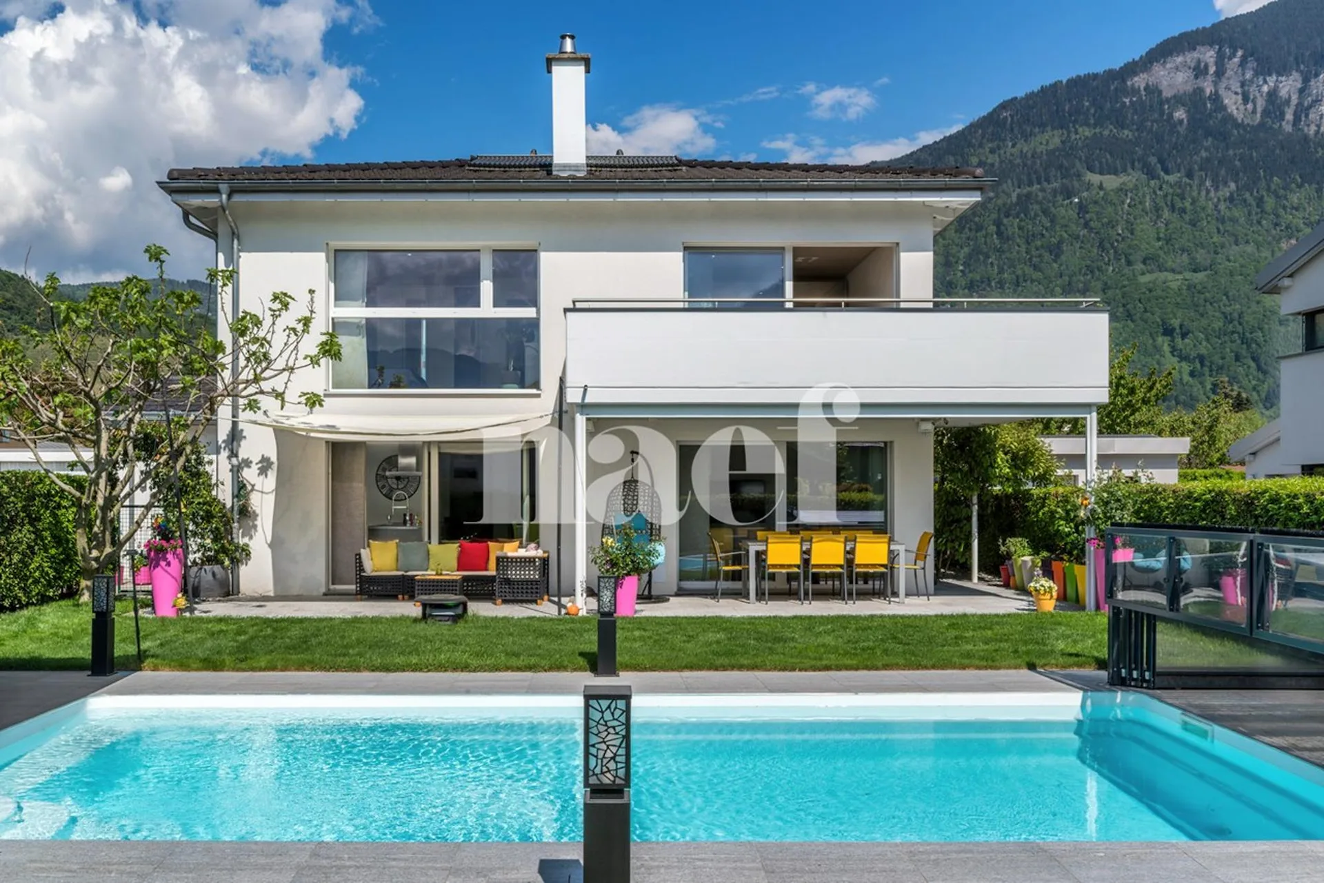 Very beautiful single-family house with 6.5 rooms, independent studio and outdoor pool for sale in Bex