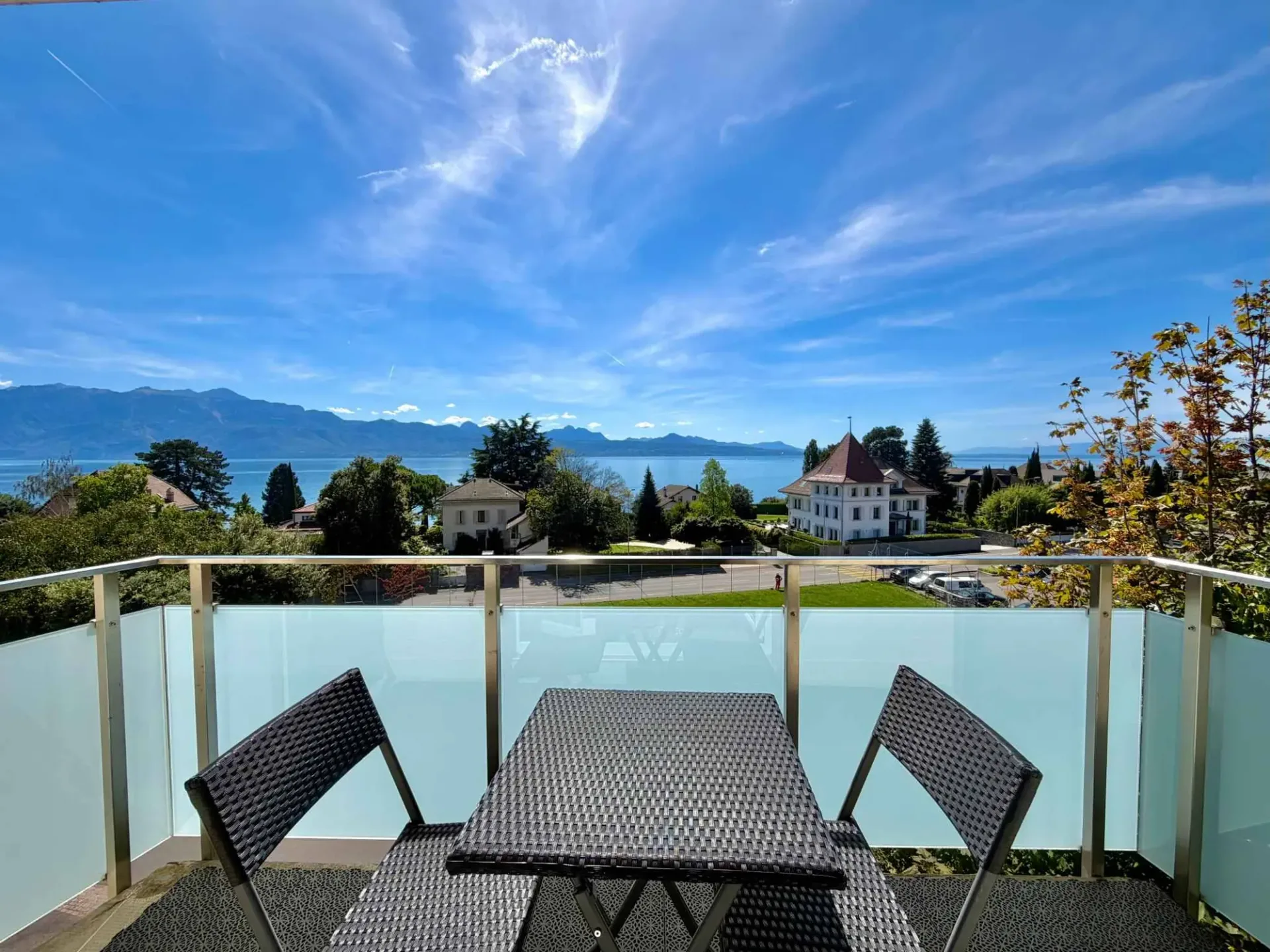 Charmantes 3,5 Zimmer-Wohnung mit atemberaubendem Blick auf den See