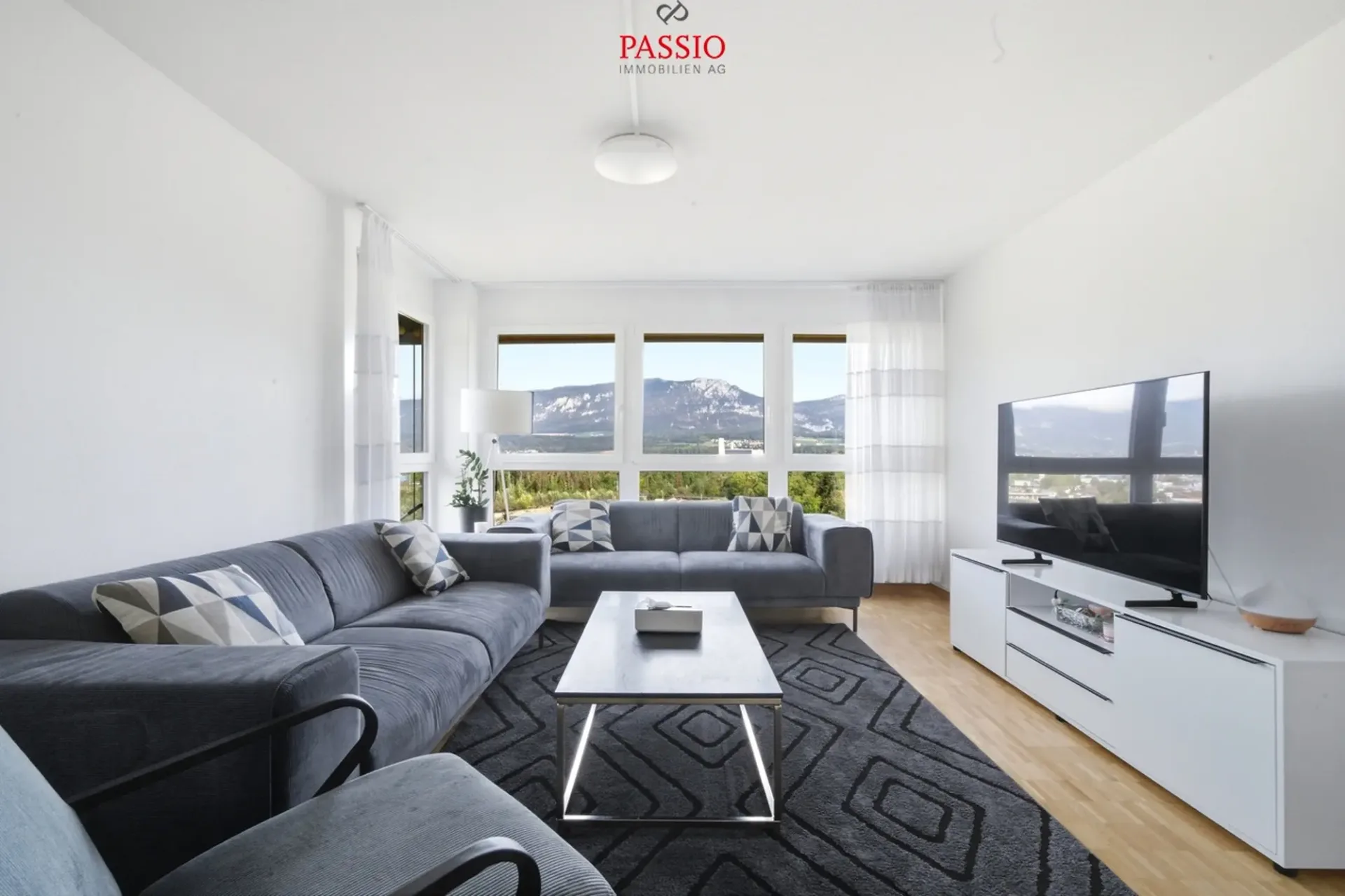 Appartement central et bien entretenu de 4,5 pièces avec vue dégagée