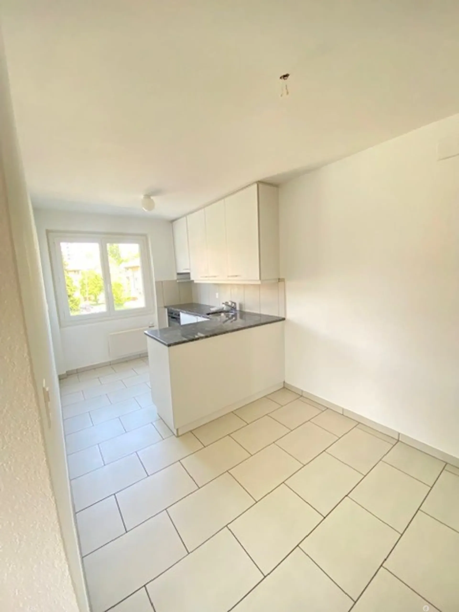Moderne 2.5-Zimmerwohnung mit Balkon & Gartenblick – ab 1. November in Biel