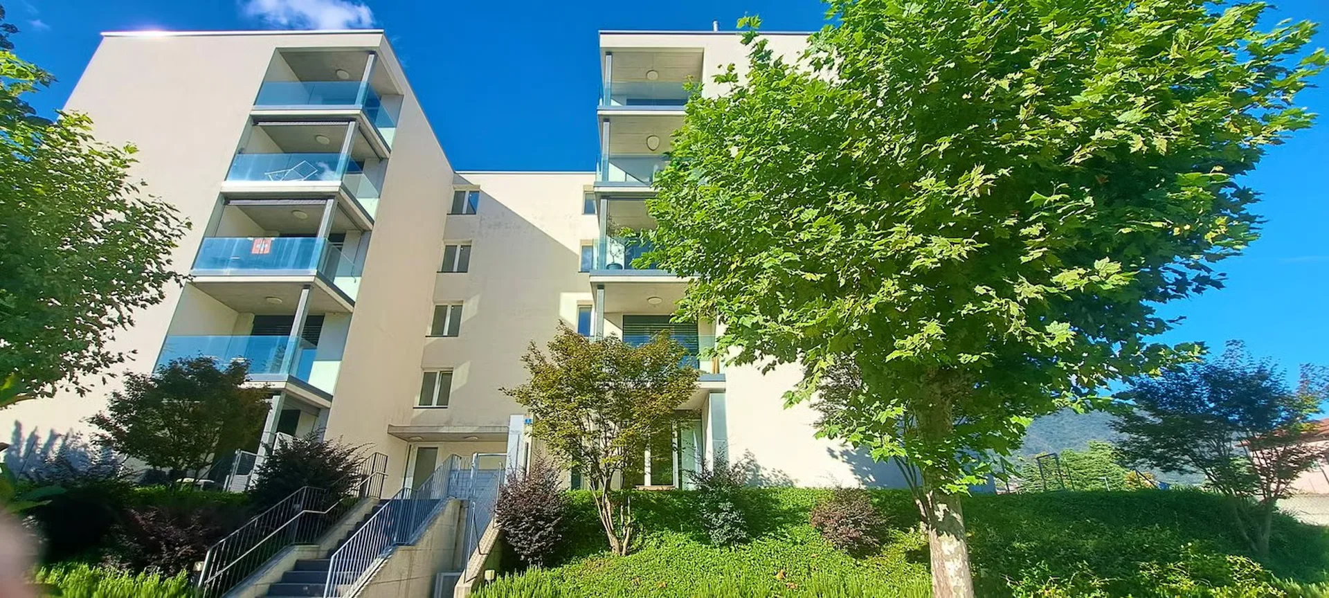 Modernes 3.5-Zimmer-Apartment mit Panoramablick in Balerna