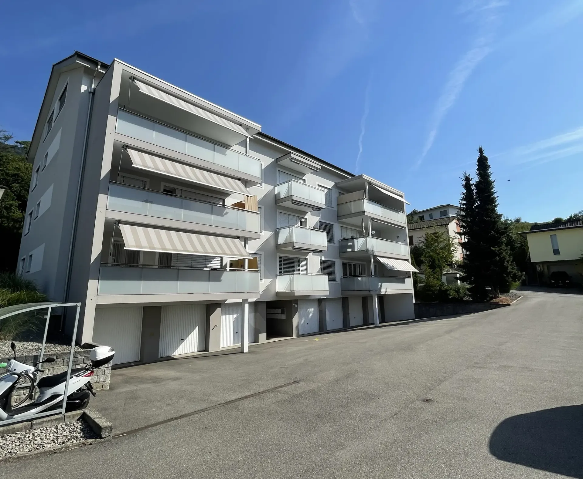 Grosszügige und modern ausgestattete 4.5-Zimmerwohnung im 2.OG