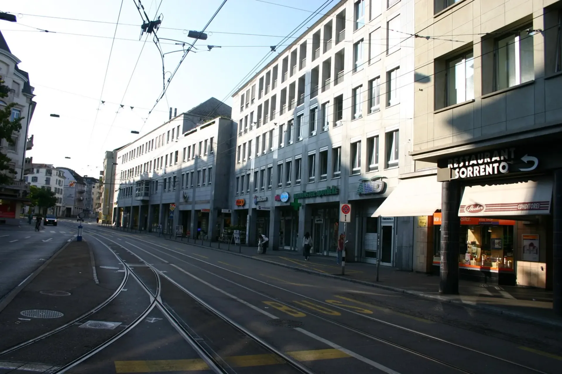 Einstellplätze - Am Kreuzplatz / nähe Bhf. Stadelhofen zu vermieten