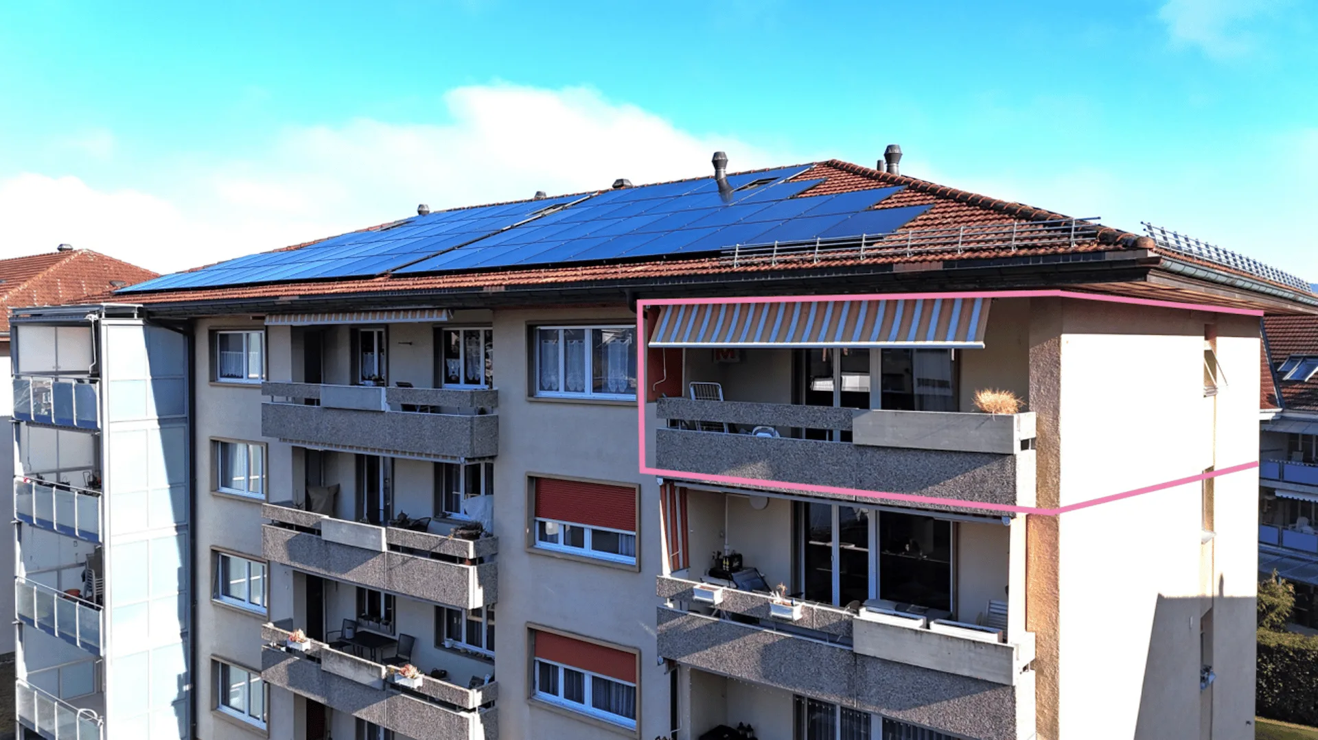 Living in a 4.5-room apartment on the top floor with a balcony