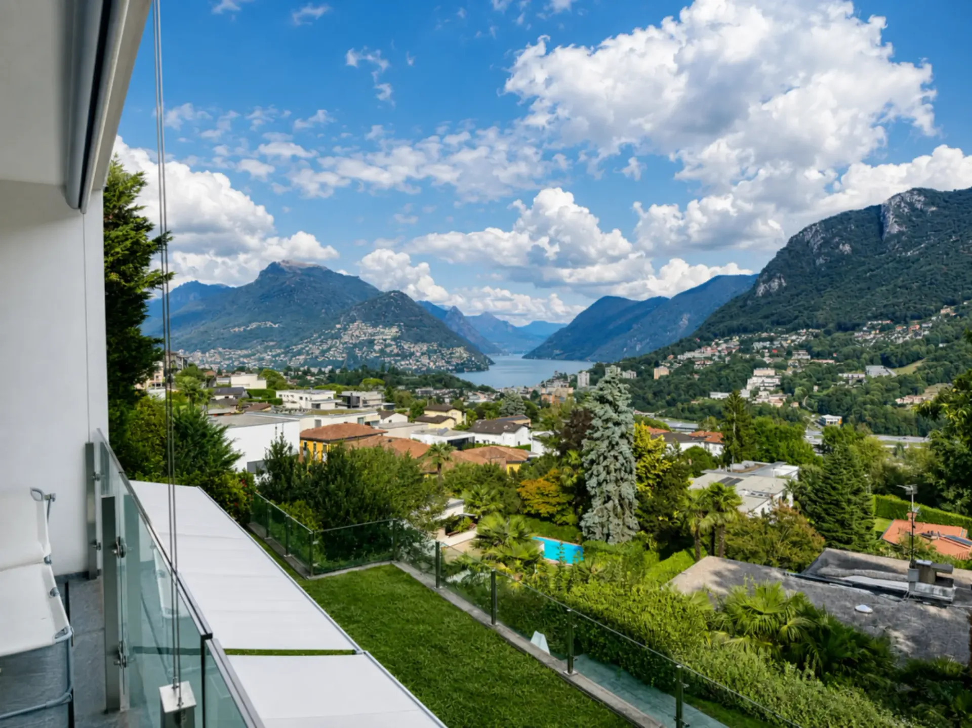 Elegantes 3,5-Zimmer-Wohnung mit herrlicher Aussicht auf den Luganersee