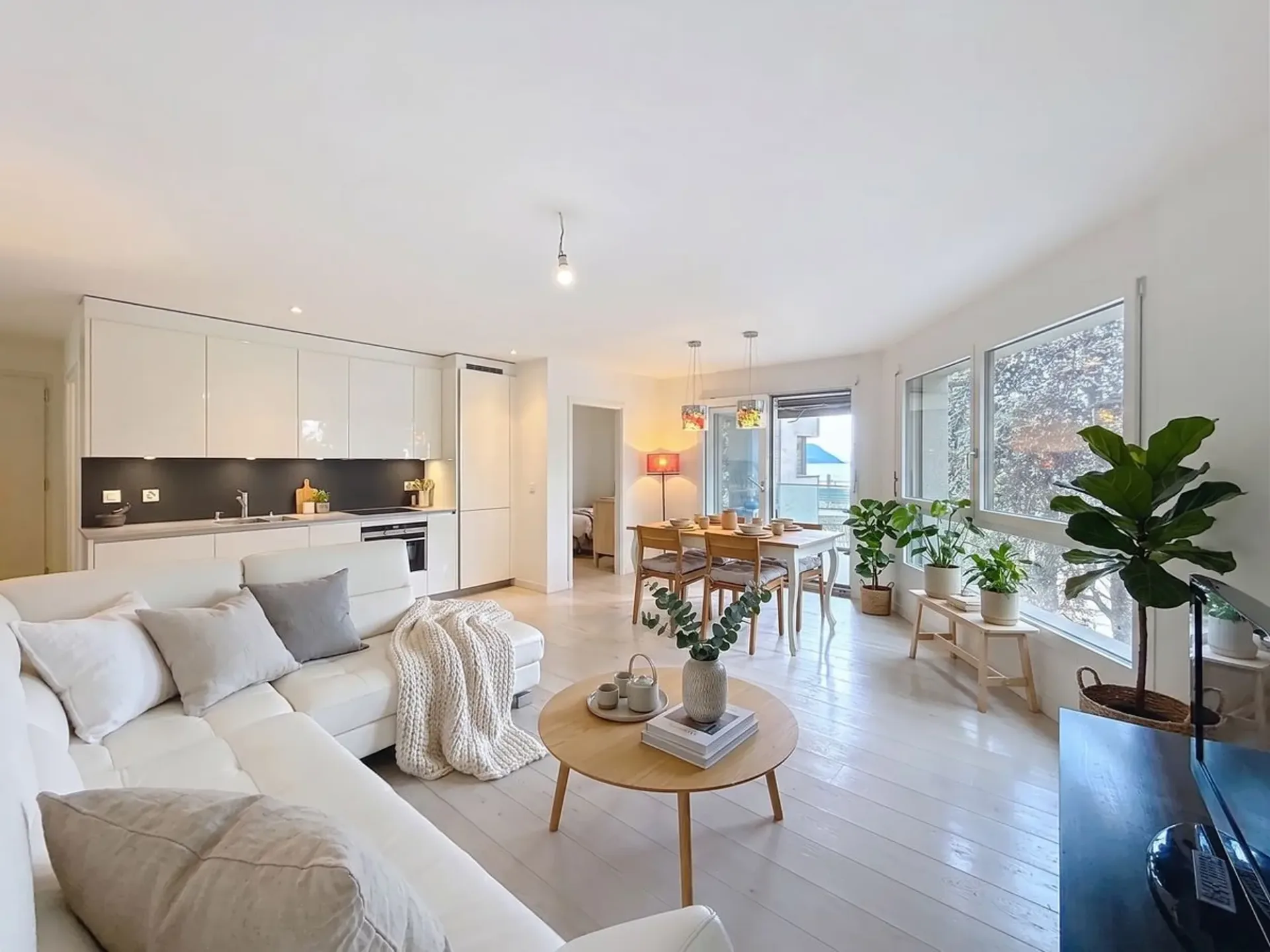 Montreux - Territet - Moderne Wohnung mit Balkon, Seeblick und innenliegendem Parkplatz