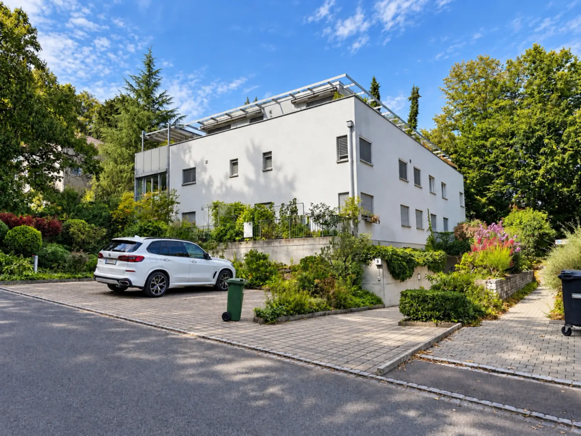 Gepflegte 4.5 Zi.-Wohnung mit Wintergarten und Balkon