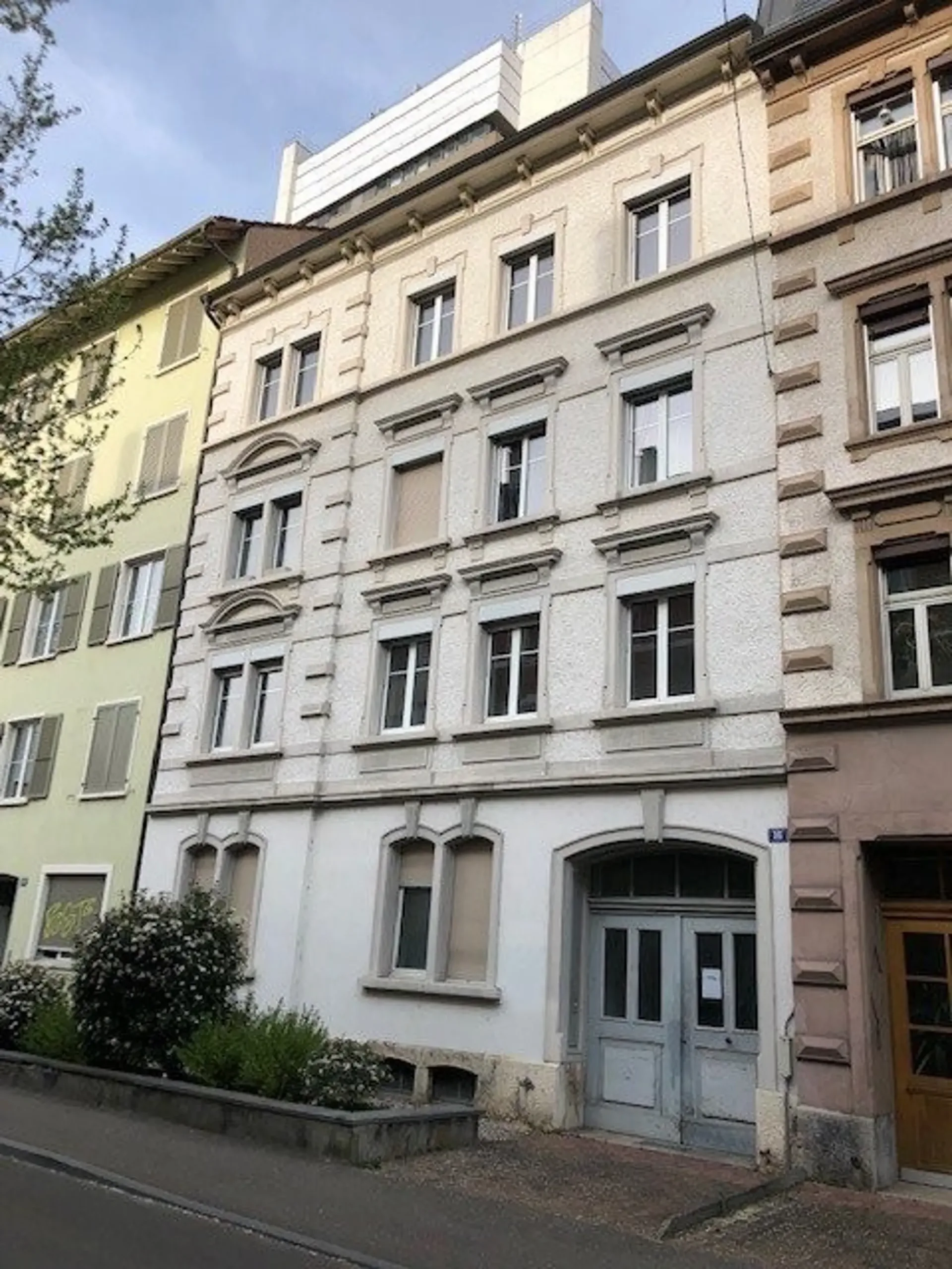 GROSSE 2.5-ZIMMERWOHNUNG BEFRISTET BIS ZUM 31.12.2031