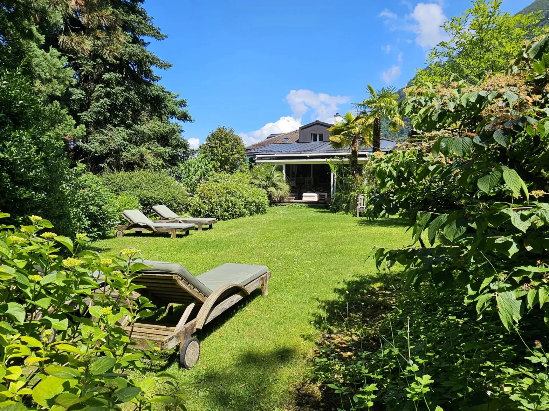 Beautiful semi-detached villa with unique character, in PPE