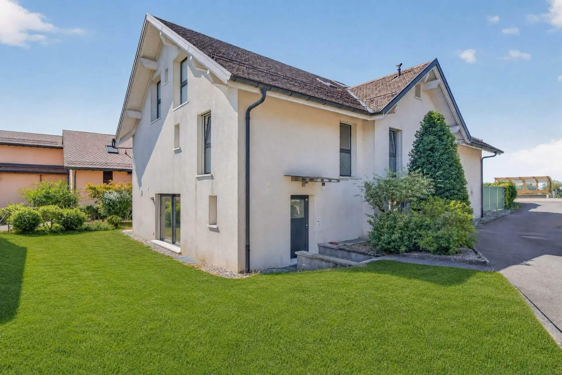 Wohnung 4,5 Zimmer mit privatem Garten in Morrens