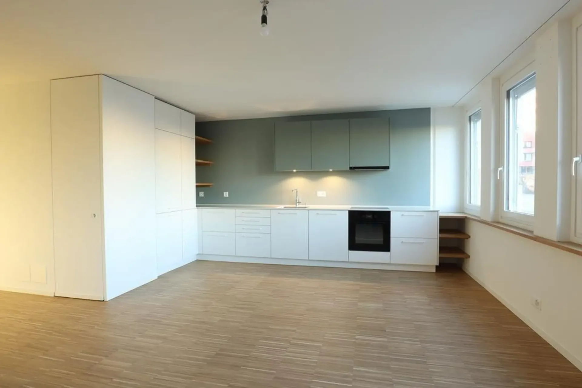 Grosszügige, moderne Wohnung mit Gartensitzplatz und eigenem Waschturm