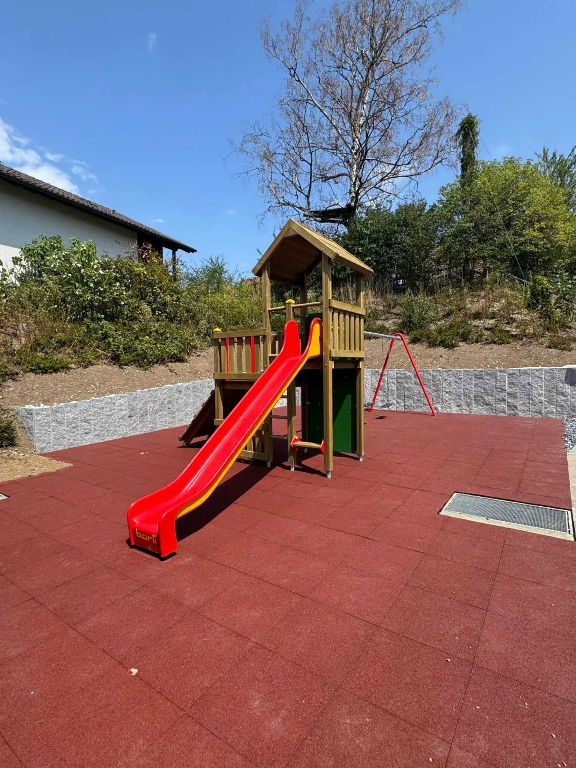 zu vermieten 4.5 Zimmerwohnung mit Gartensitzplatz