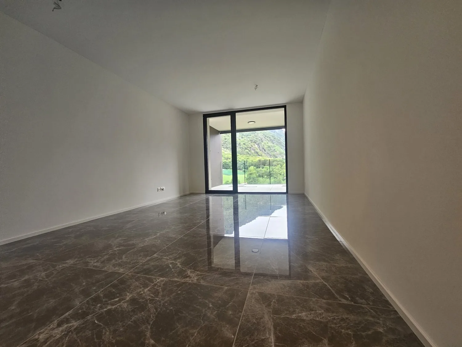 Zu vermieten: Neues 2.5-Zimmer-Apartment mit freier Sicht in Lumino