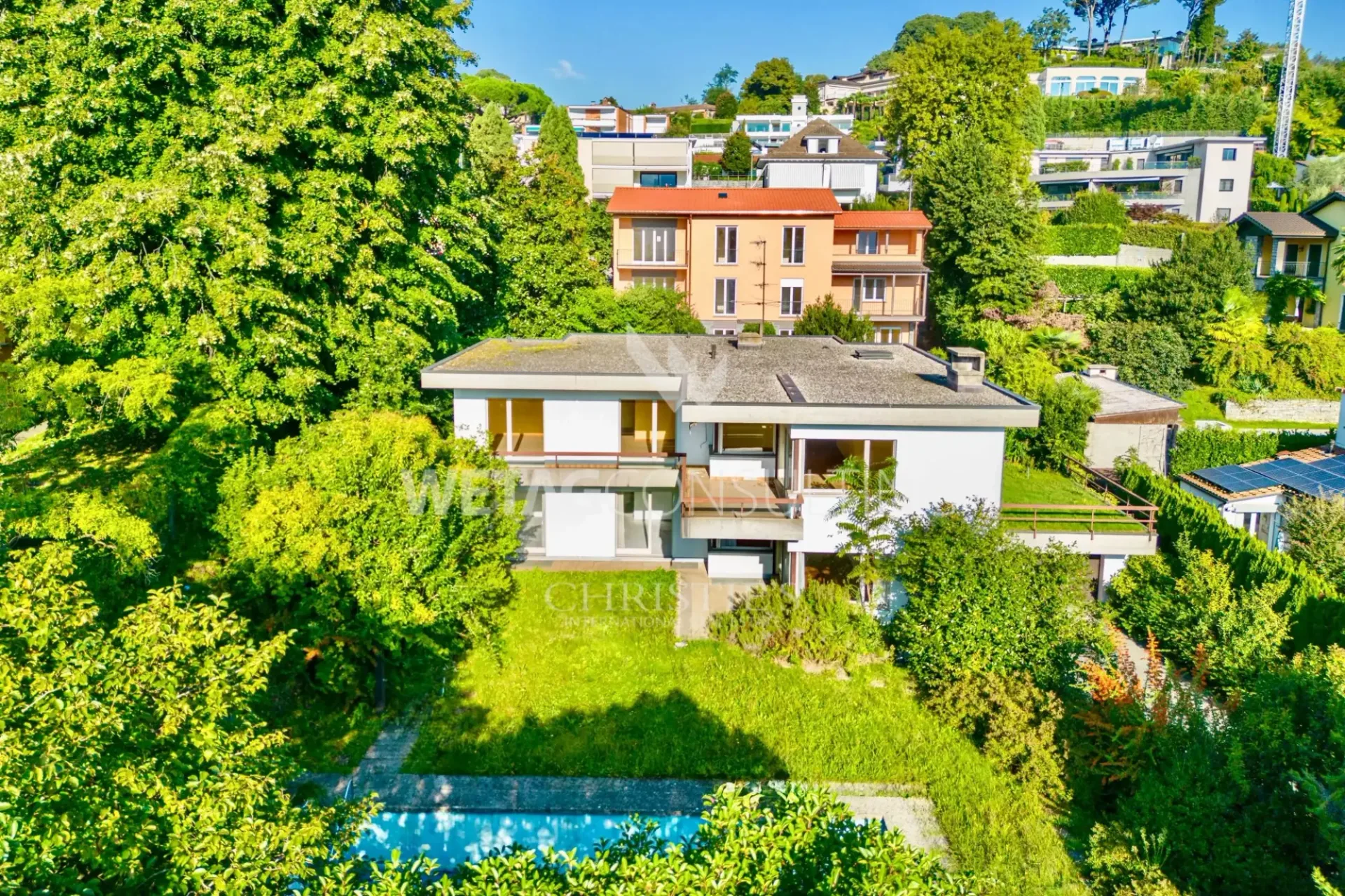 Lugano-Sorengo: Villa zum Renovieren mit angrenzendem Baugrundstück zu verkaufen
