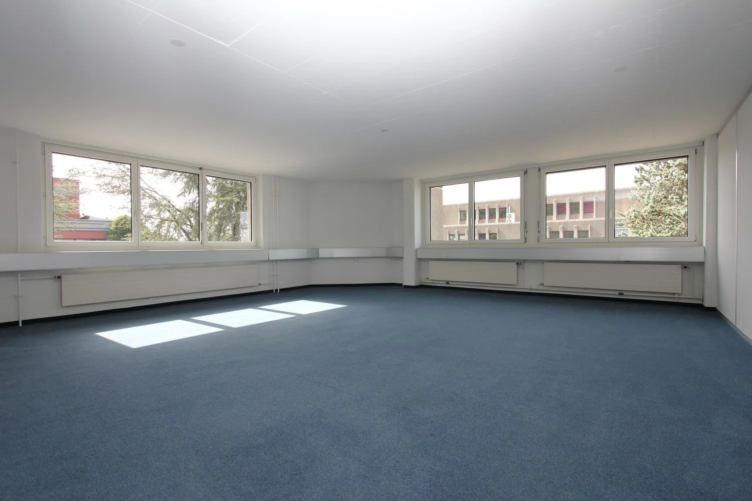 Office with flexible room layout near Brüttseller-Kreuz